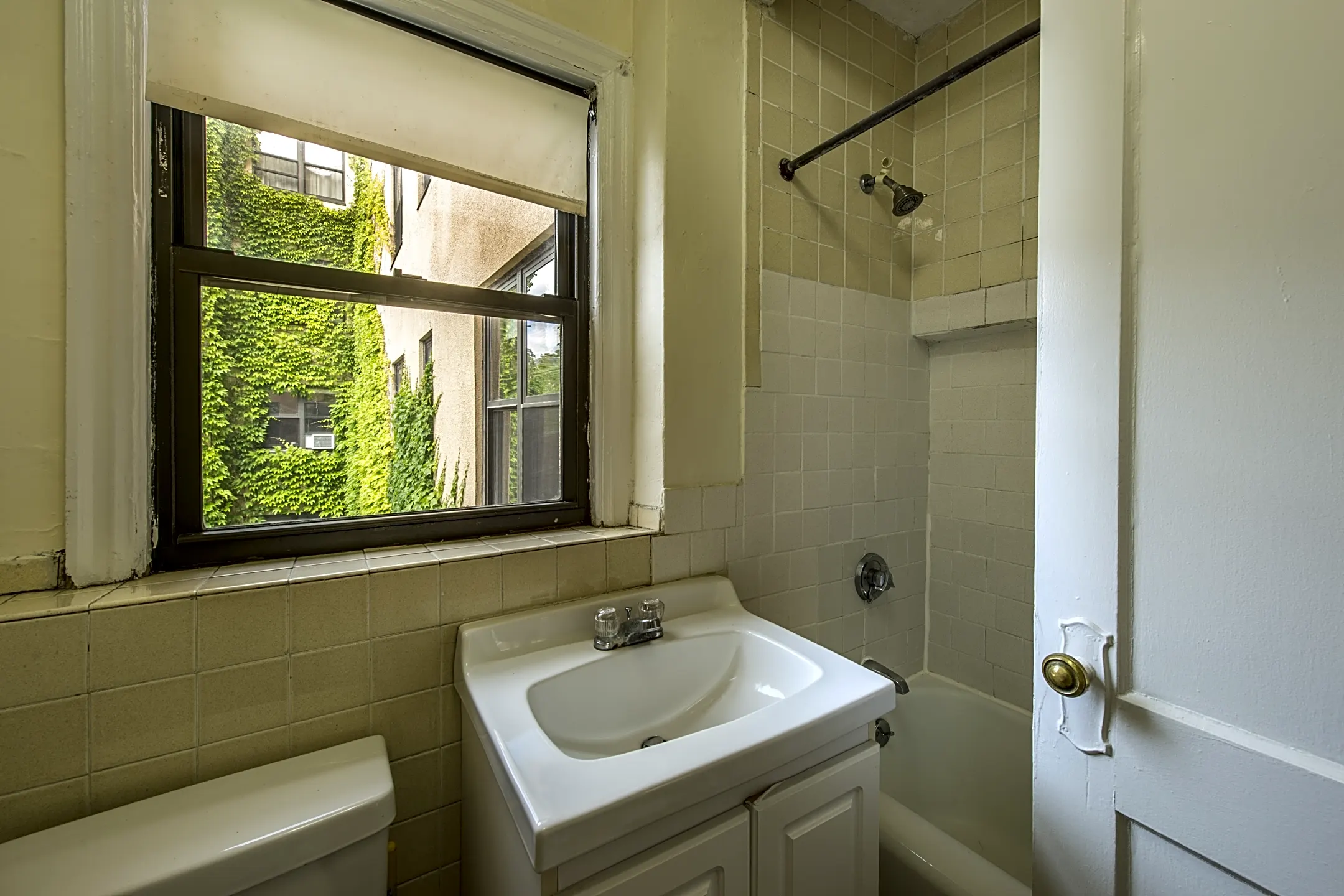 Bathroom - Longfellow Apartments - Cambridge, MA