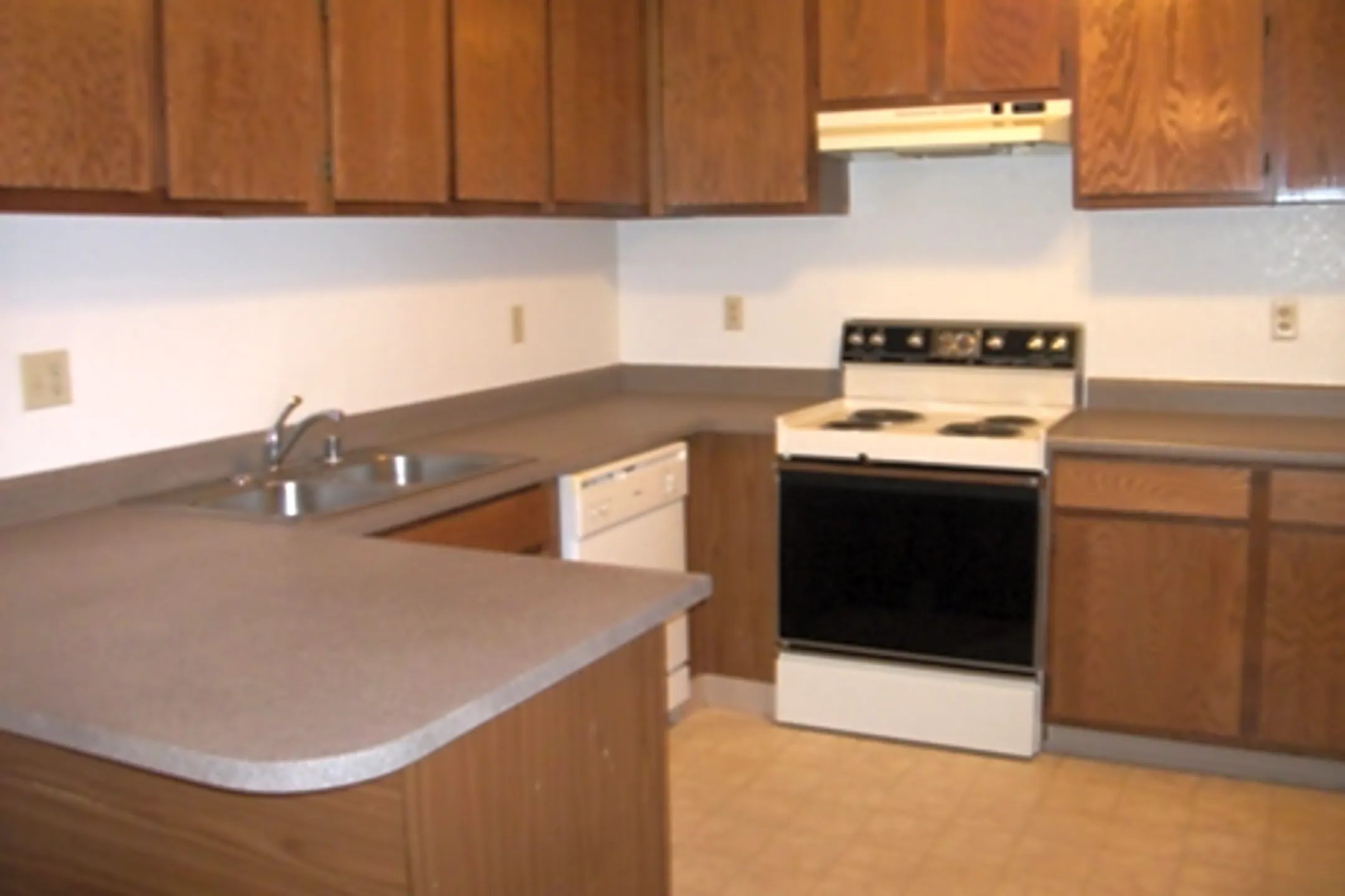 Sutter Court Apartments 5930 Sutter Ave Carmichael, CA Apartments