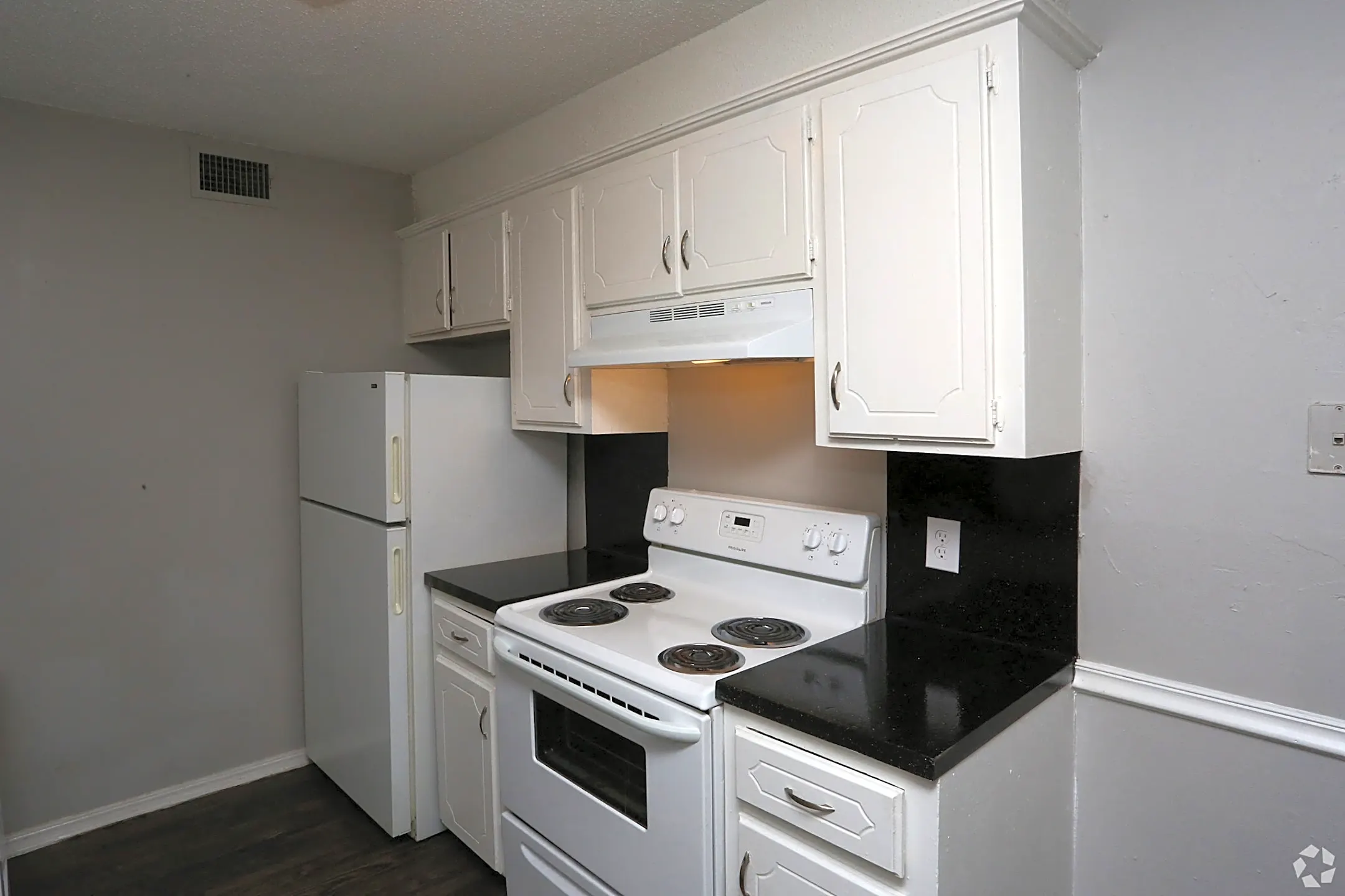 Sterling Park 1616 East Alameda Street Norman, OK Apartments for