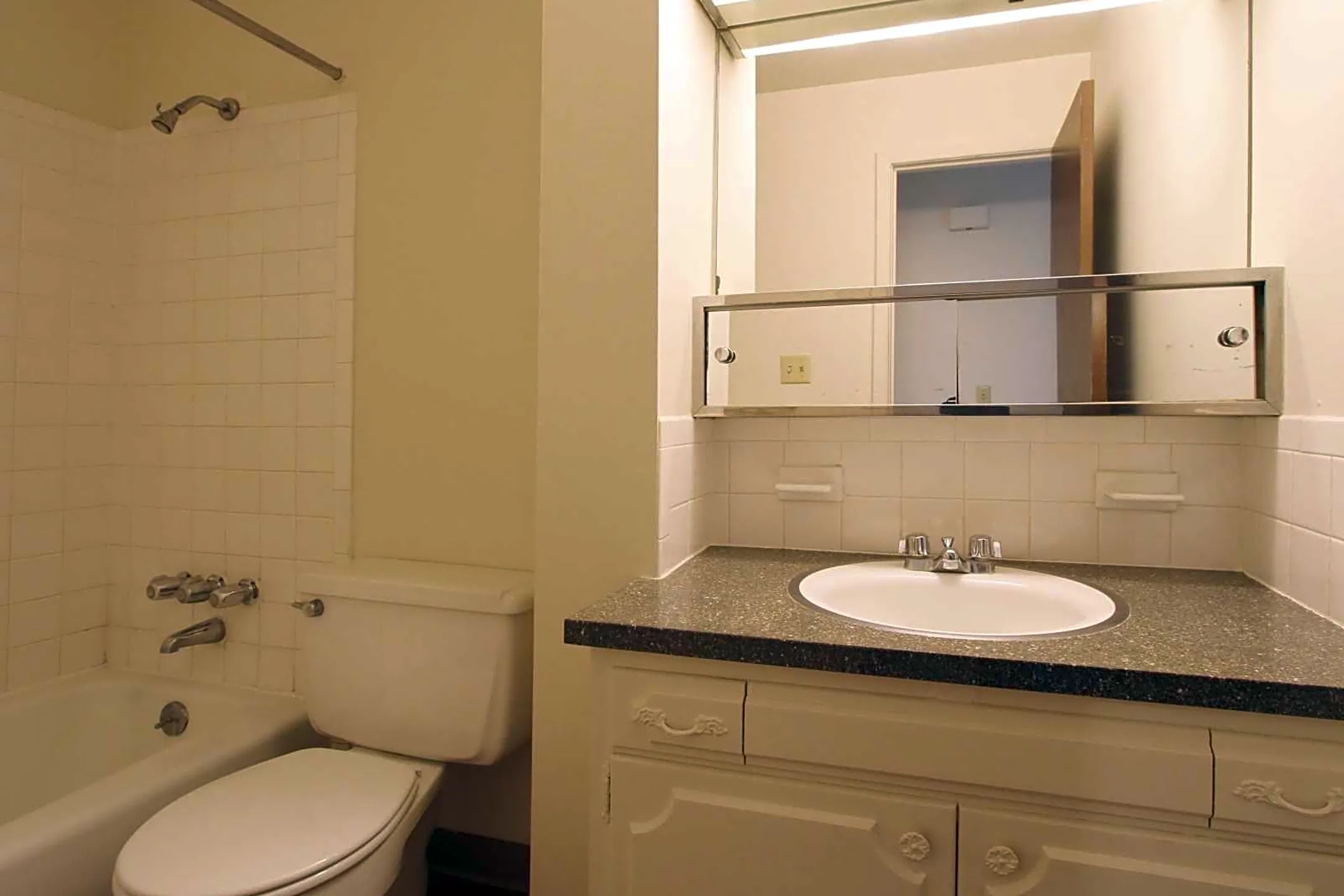 Bathroom - Briar Hill Apartments - Kansas City, MO