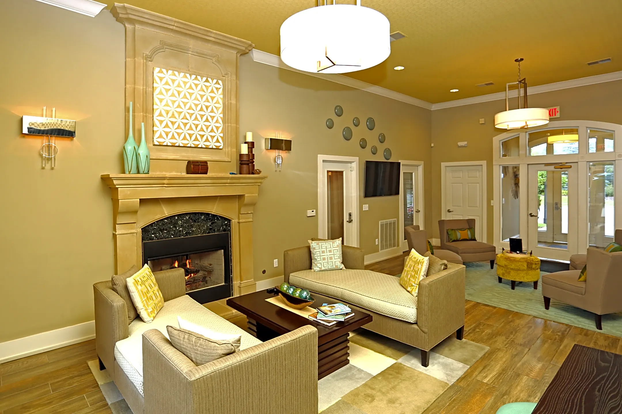 Living Room - The Reserve At Wauwatosa Village - Milwaukee, WI