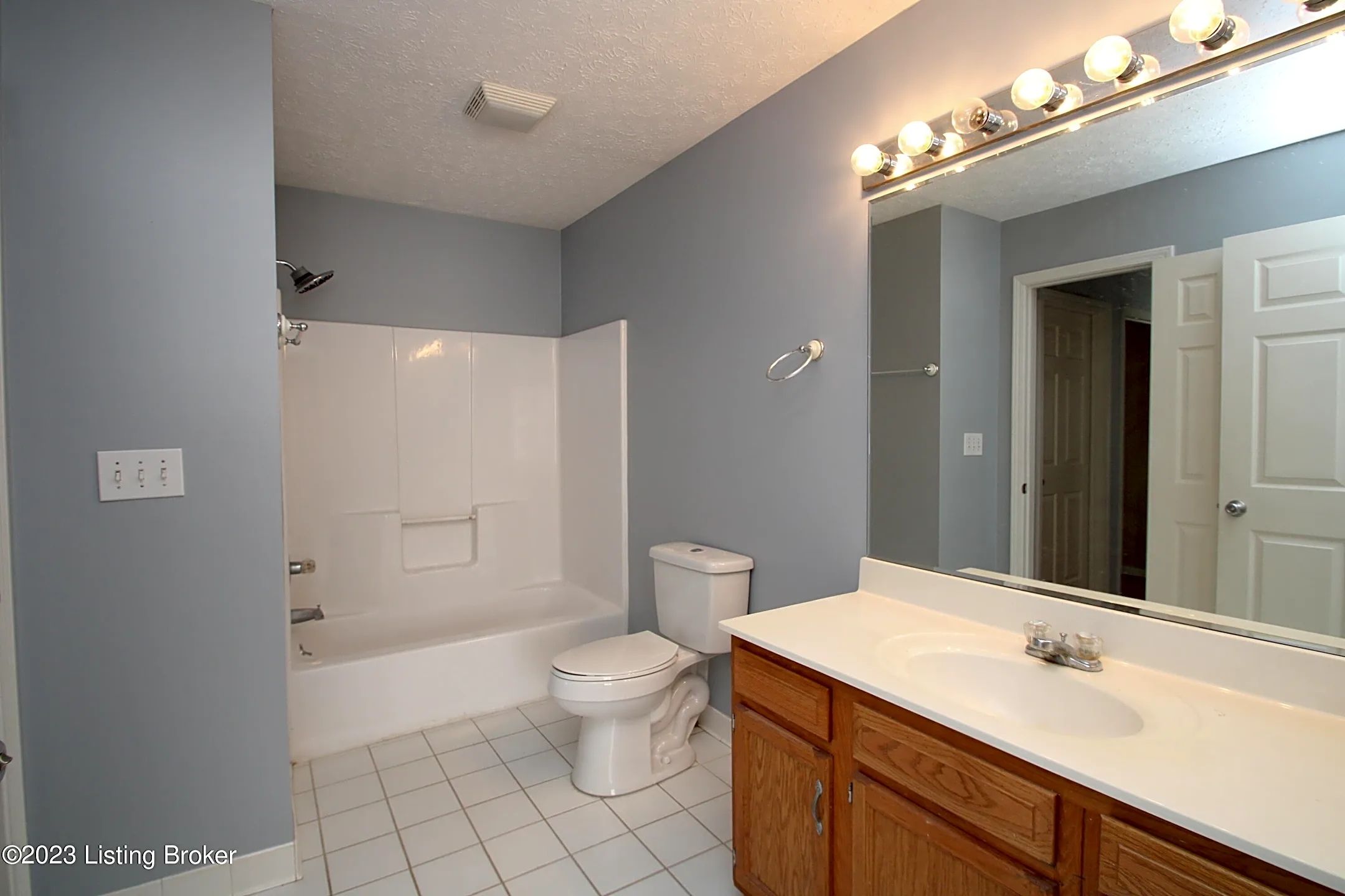 Bathroom - 13302 Crystal Cove - Louisville, KY