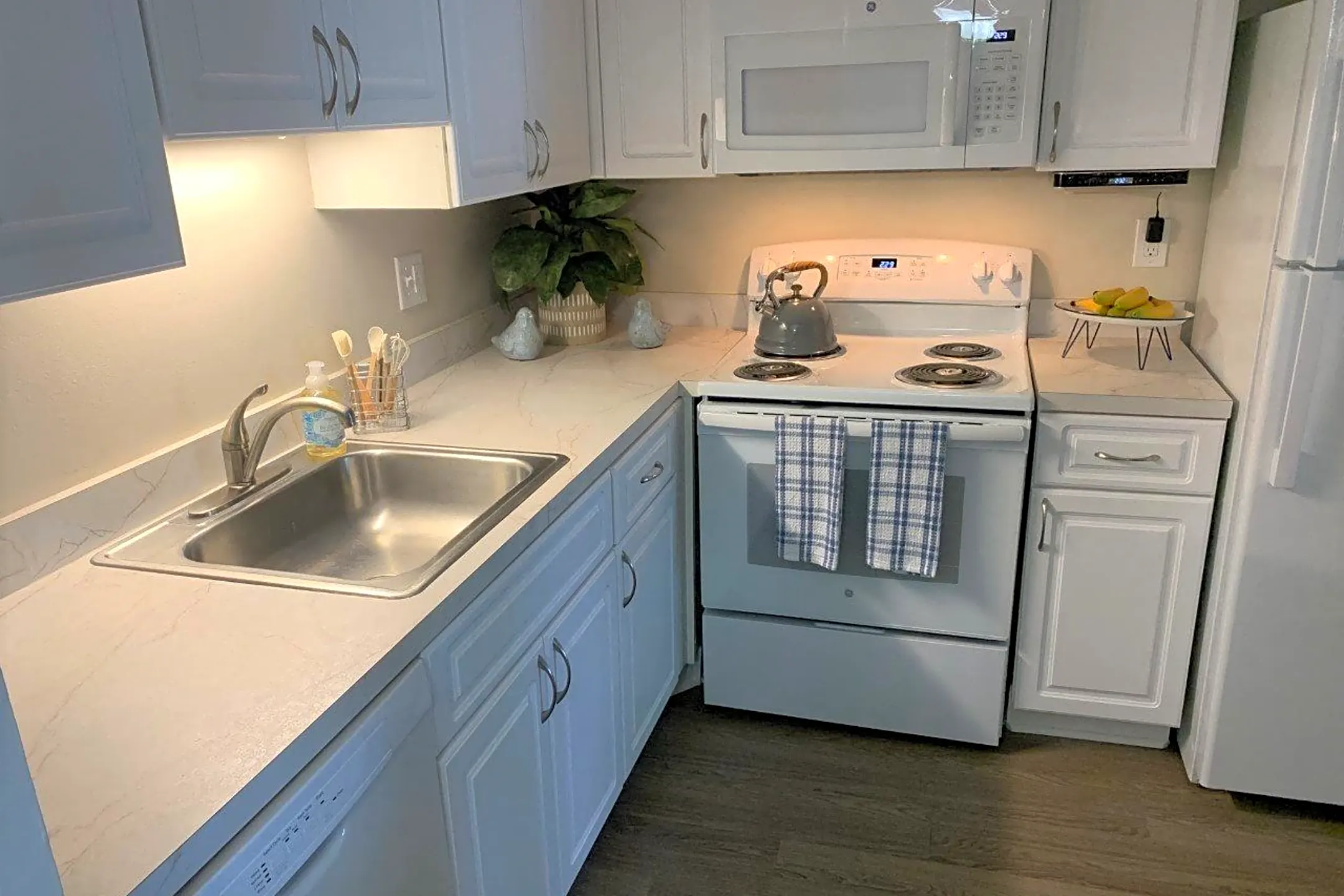 Kitchen - 19200 W Harbour Village Dr - Northville, MI