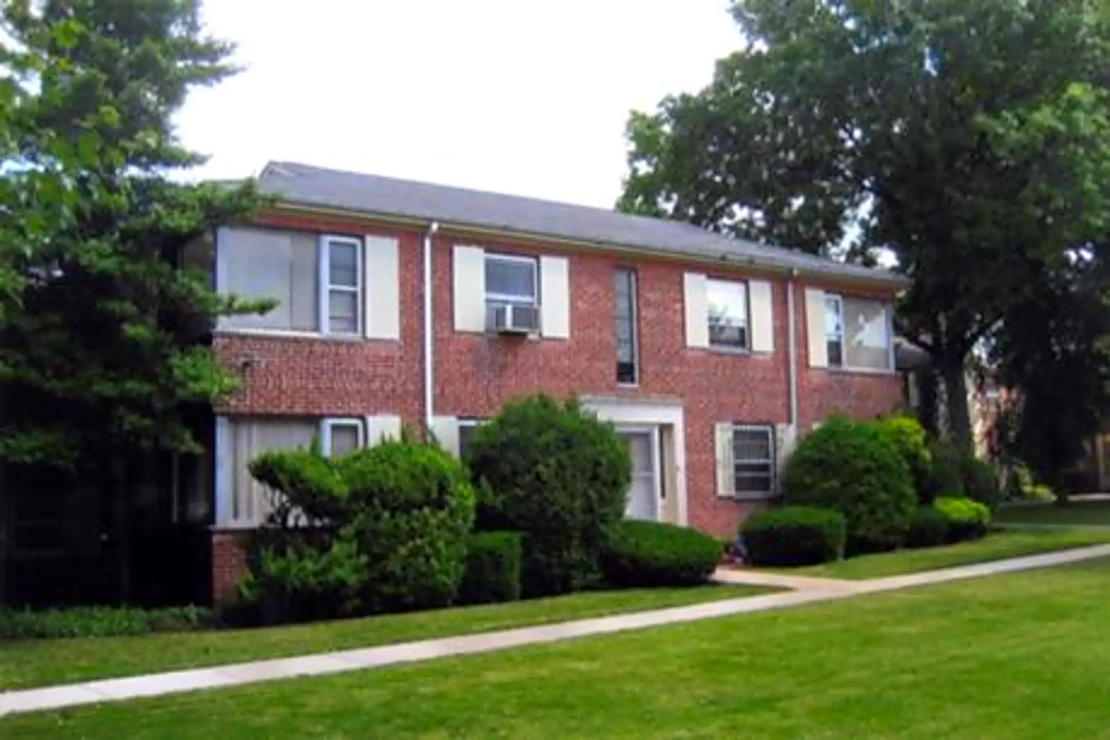 Beechwood Gardens LLC 120 Washington St East Orange, NJ Apartments