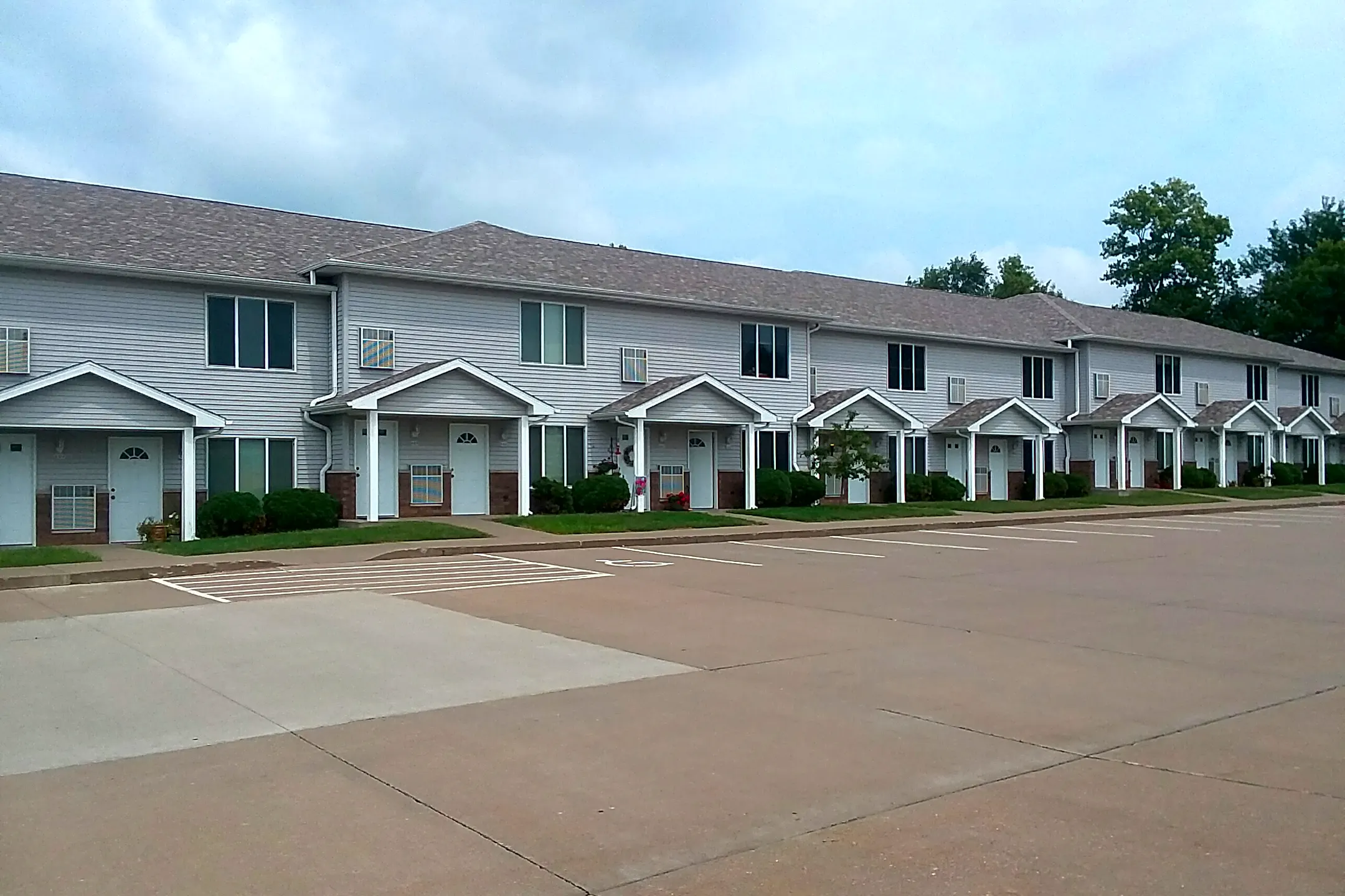 Cobblestone Apartments Apartments Muscatine, IA 52761