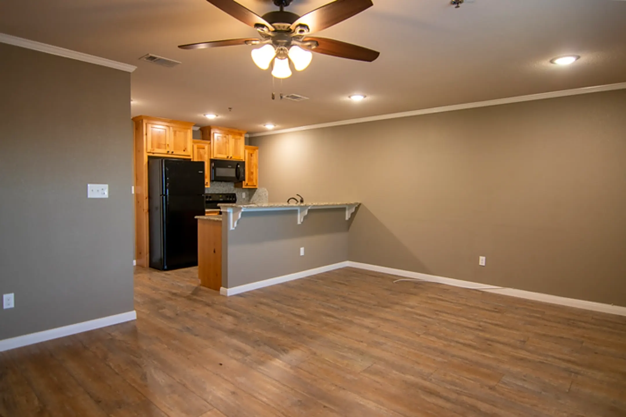 651 E McGregor Dr 651 E McGregor Dr unit 406 McGregor, TX Condos