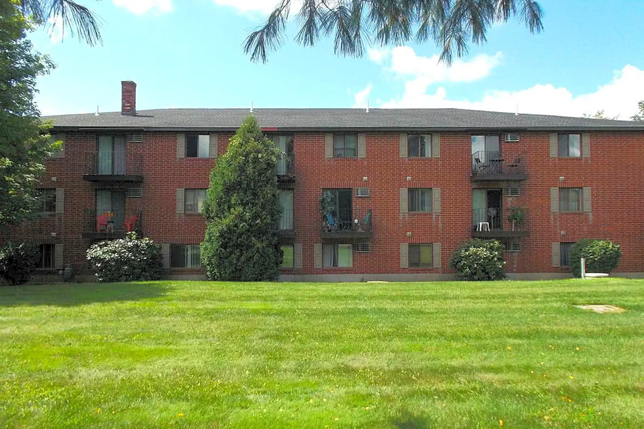 Woodedge Estates 1445 Bodwell Rd Manchester, NH Apartments for Rent