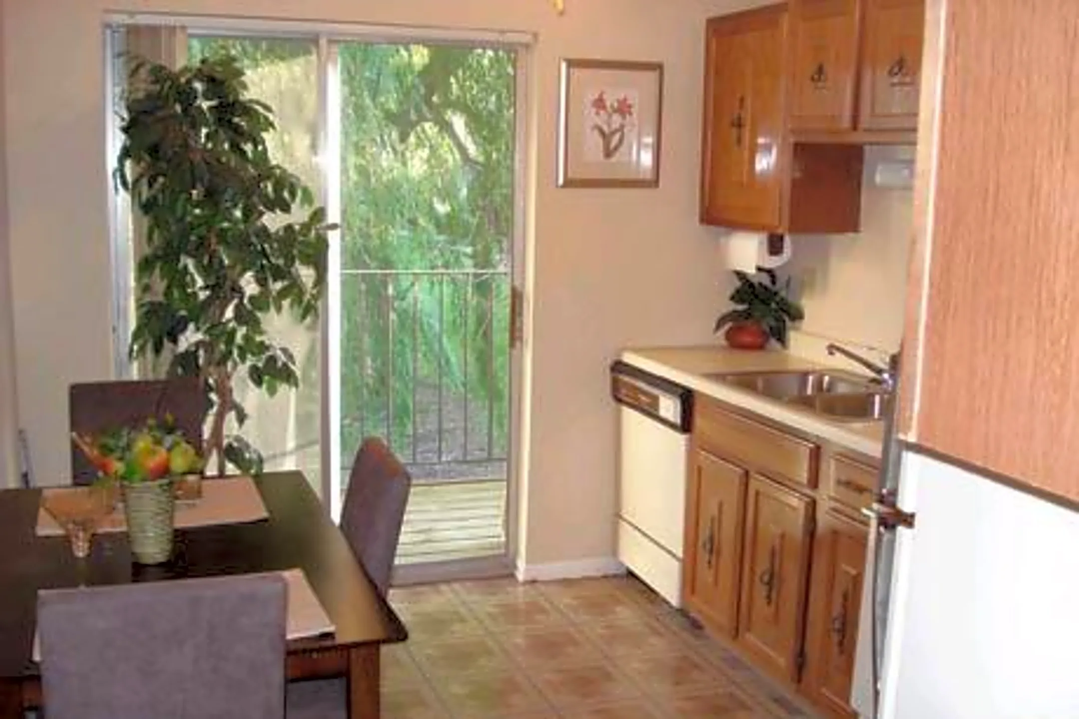 Hunt Club Apartments 751 S Wolf Rd. Wheeling, IL Apartments for