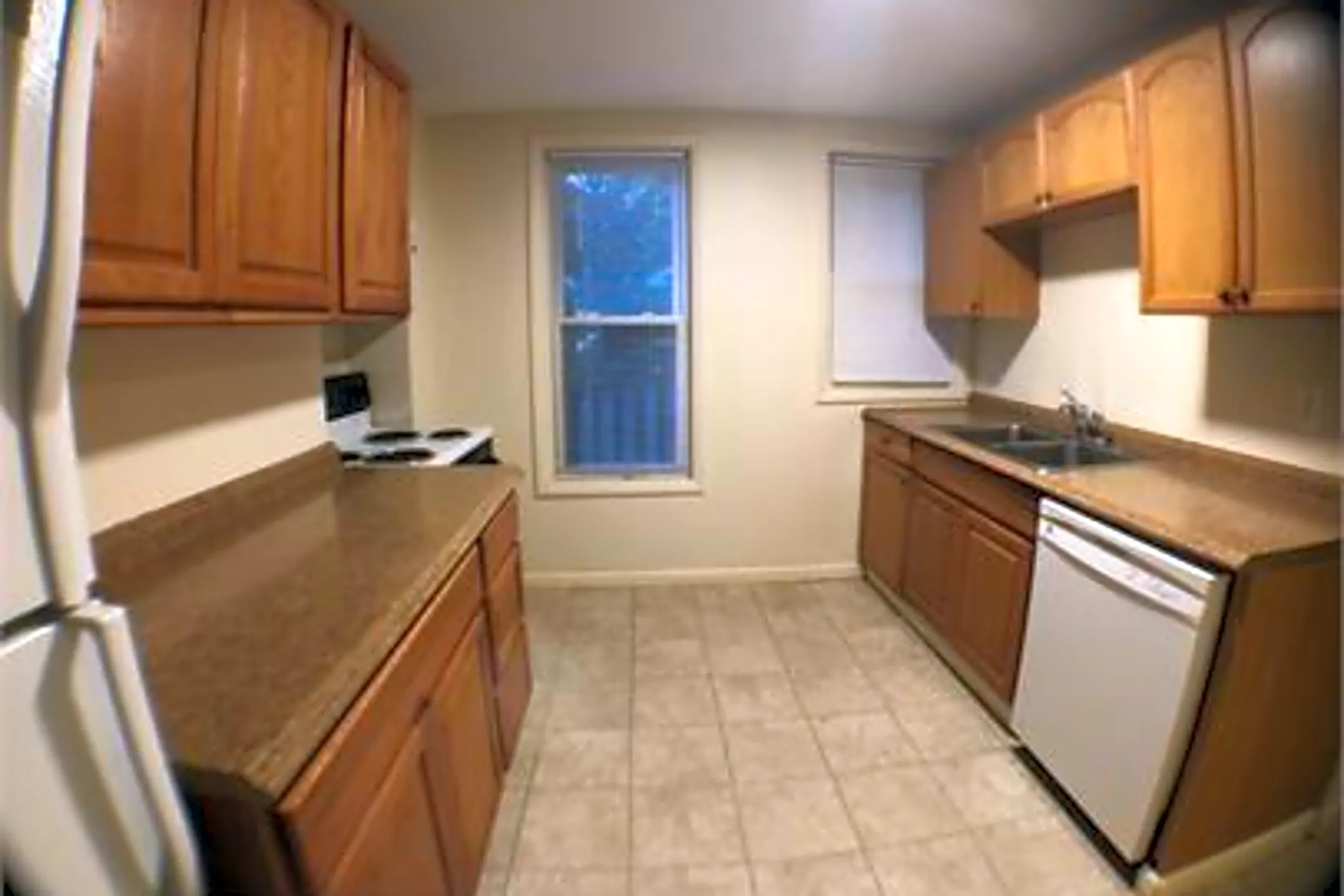 Kitchen - 406 E Gaylord St - Mount Pleasant, MI