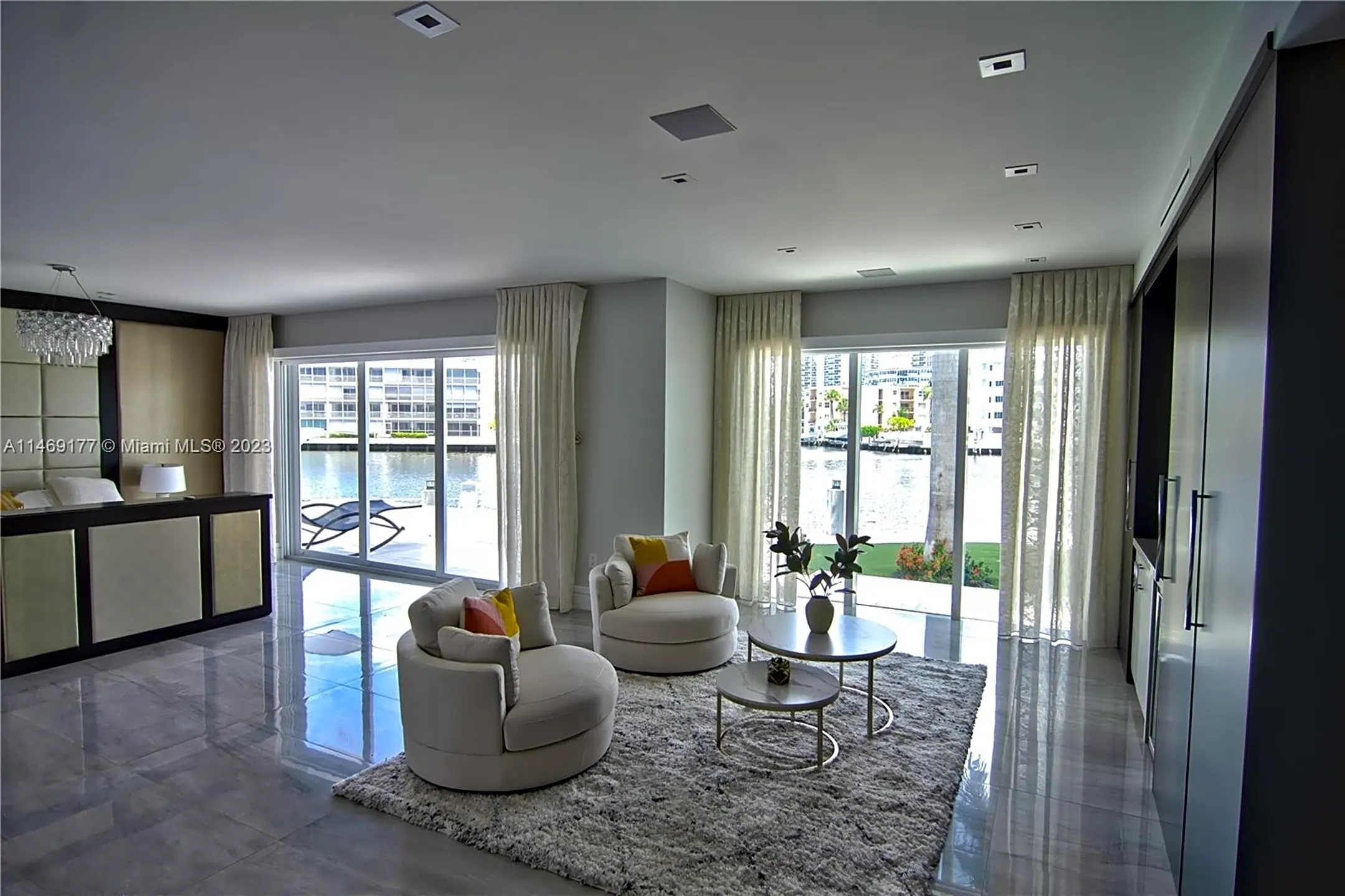 Living Room - 2890 NE 28th St - Fort Lauderdale, FL