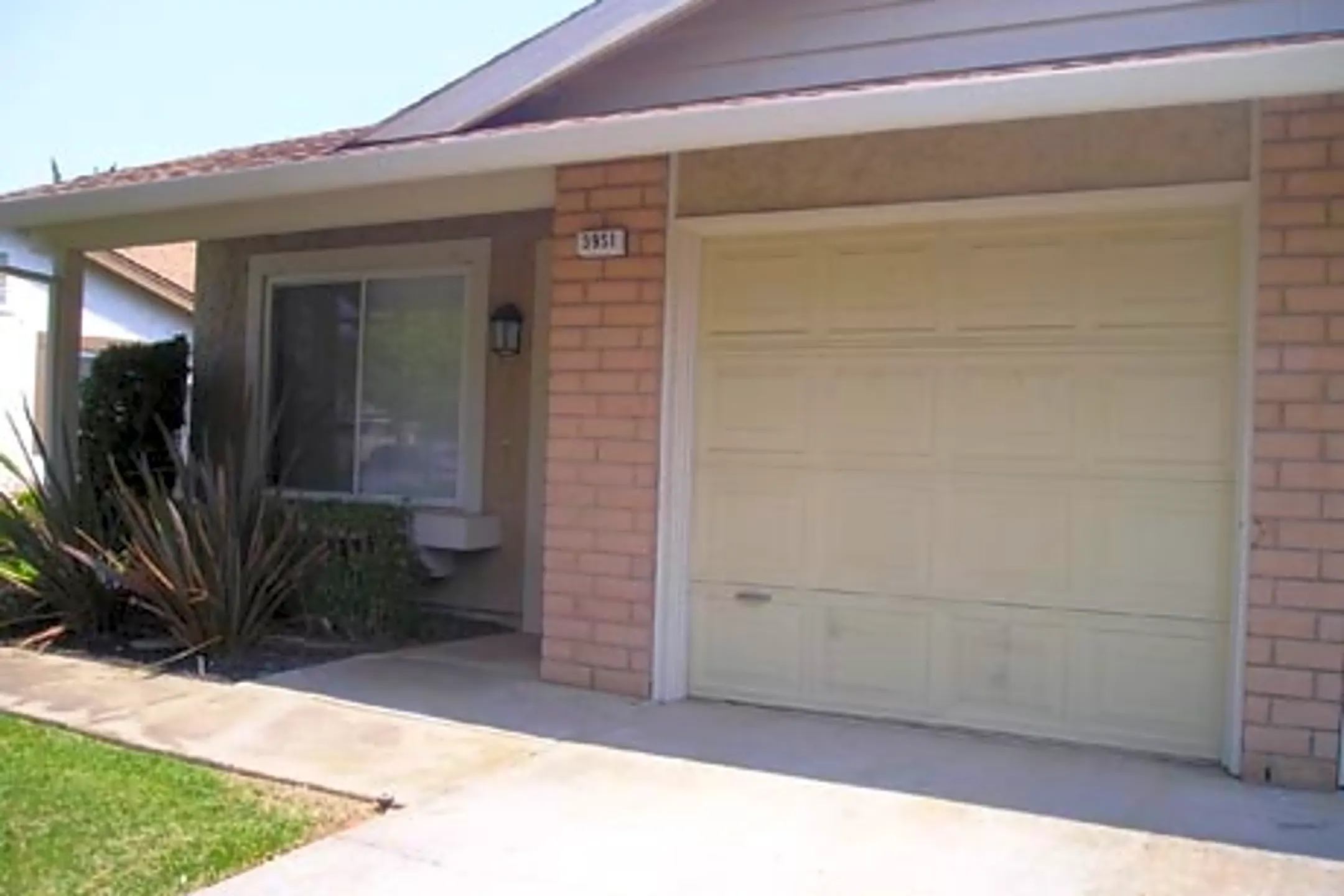 Rosemont Duet Homes 9130 Kiefer Blvd Sacramento, CA Houses for Rent