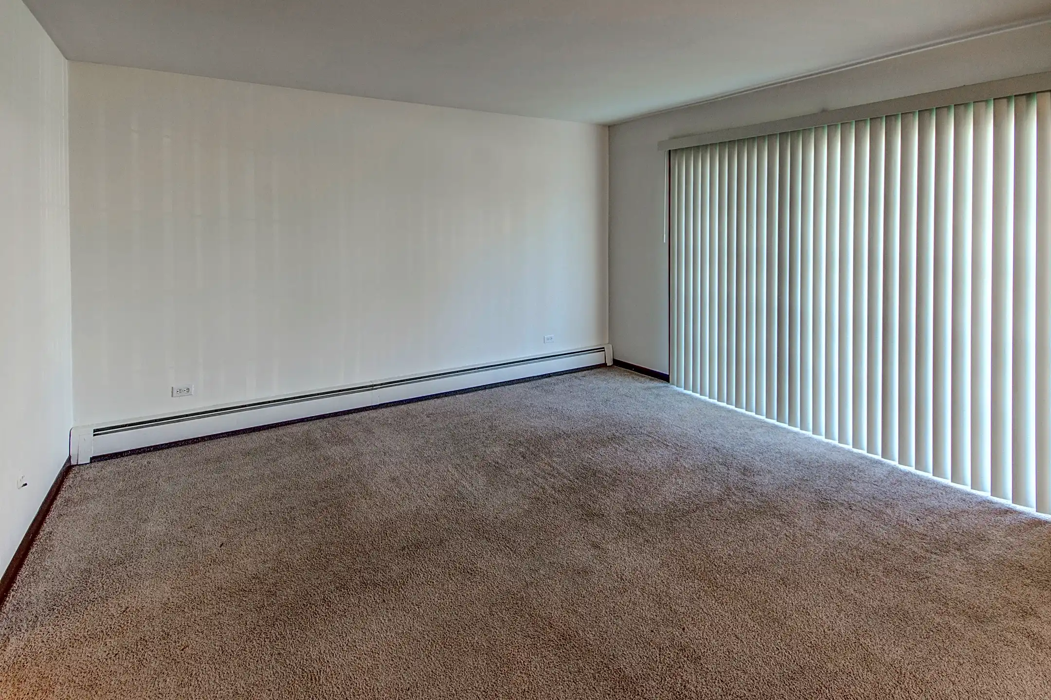 Hickory Oaks Apartments 18330 Torrence Ave Lansing, IL Apartments