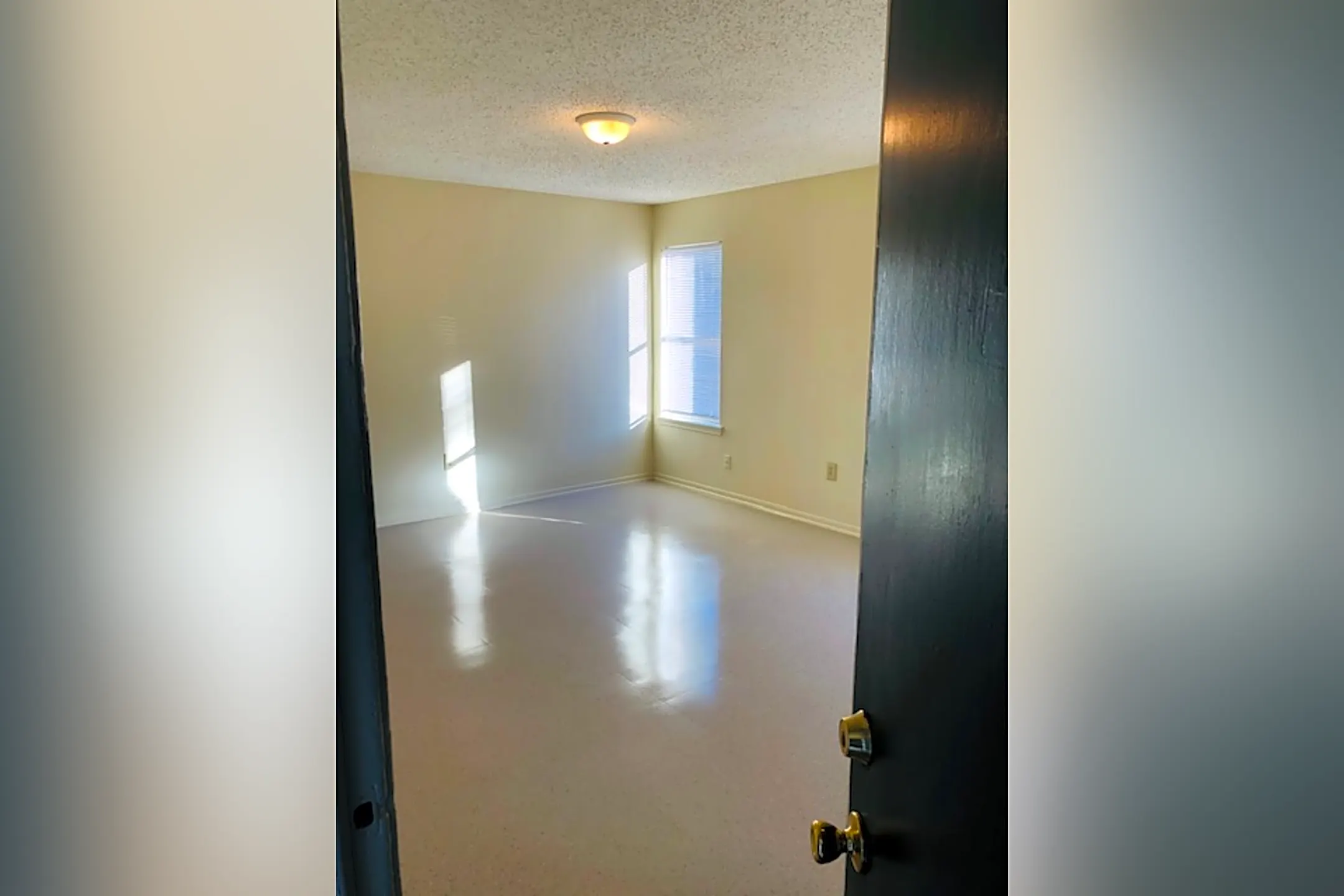 Westlake Plaza Apartments 1411 Clarence St Westlake, LA Apartments