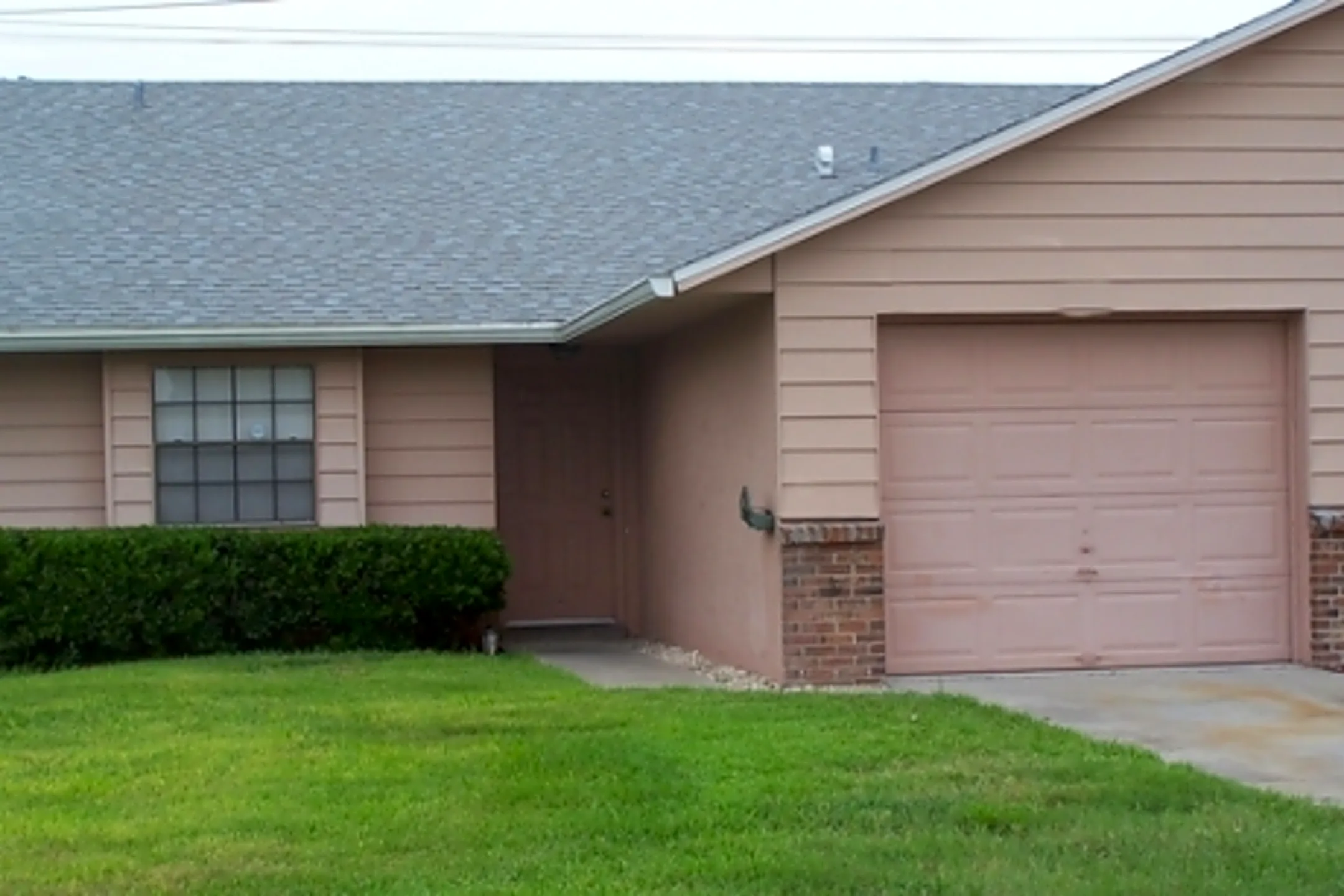 Villas at Pine Hills 5249 Champagne Cir Orlando, FL Houses for Rent