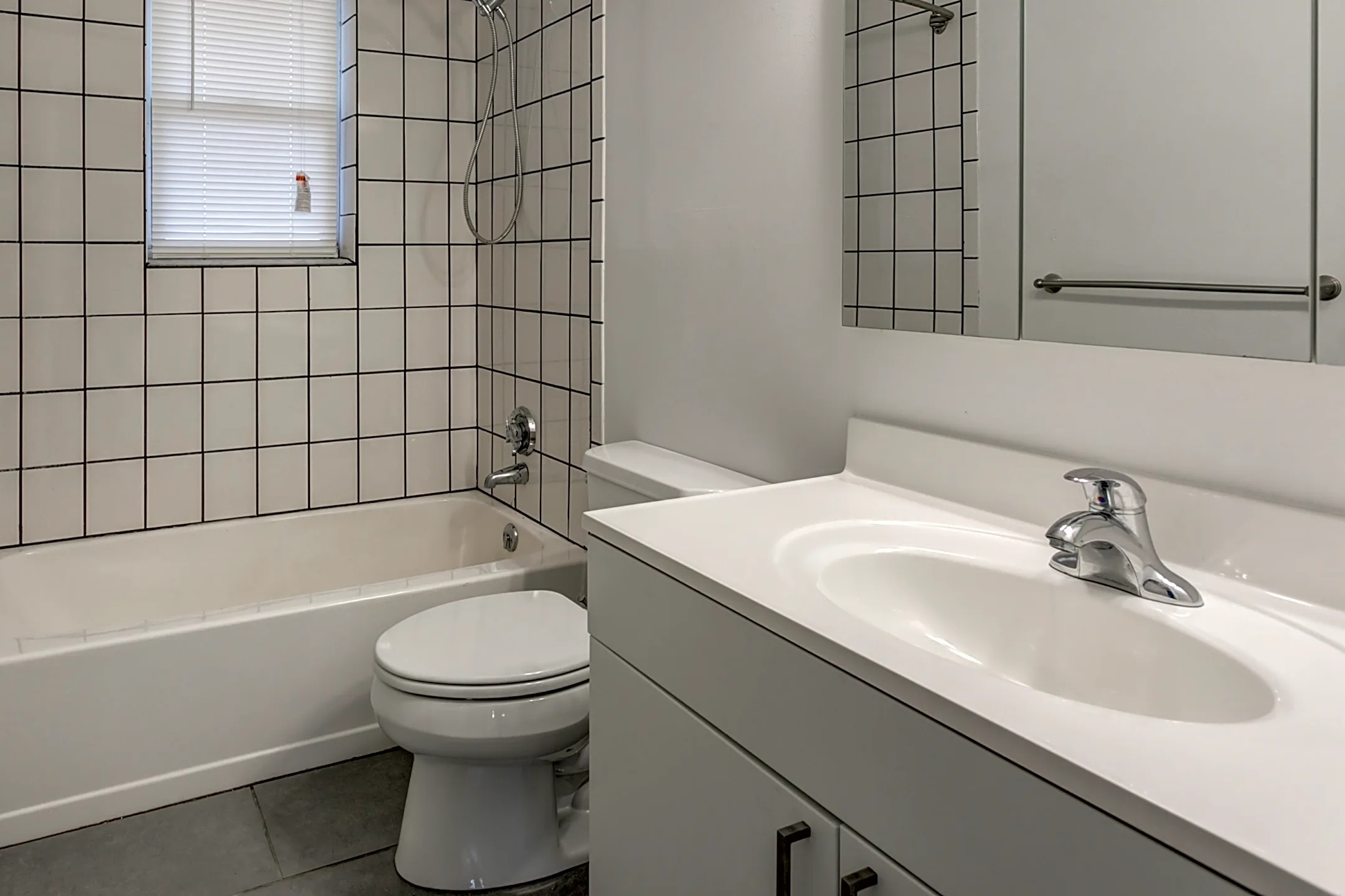 Bathroom - Thamesview - Norwich, CT