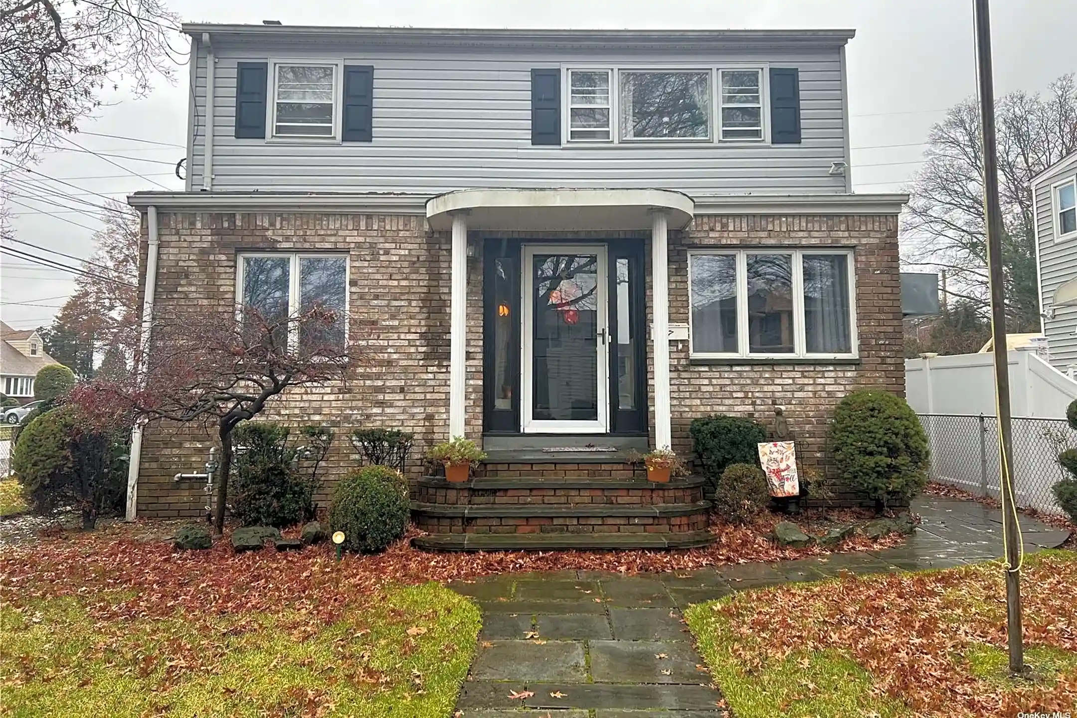 17 Broadmoor Ln Apartments Westbury, NY 11590