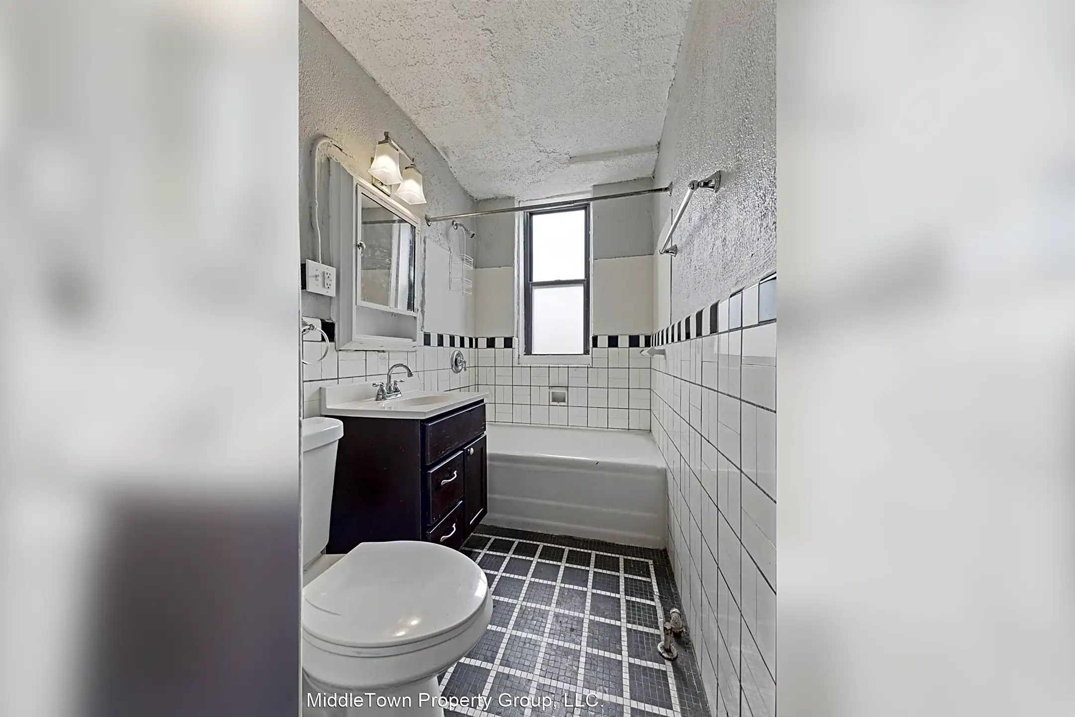 PICCADILLY APARTMENTS 28 E 16th St Indianapolis, IN Apartments for