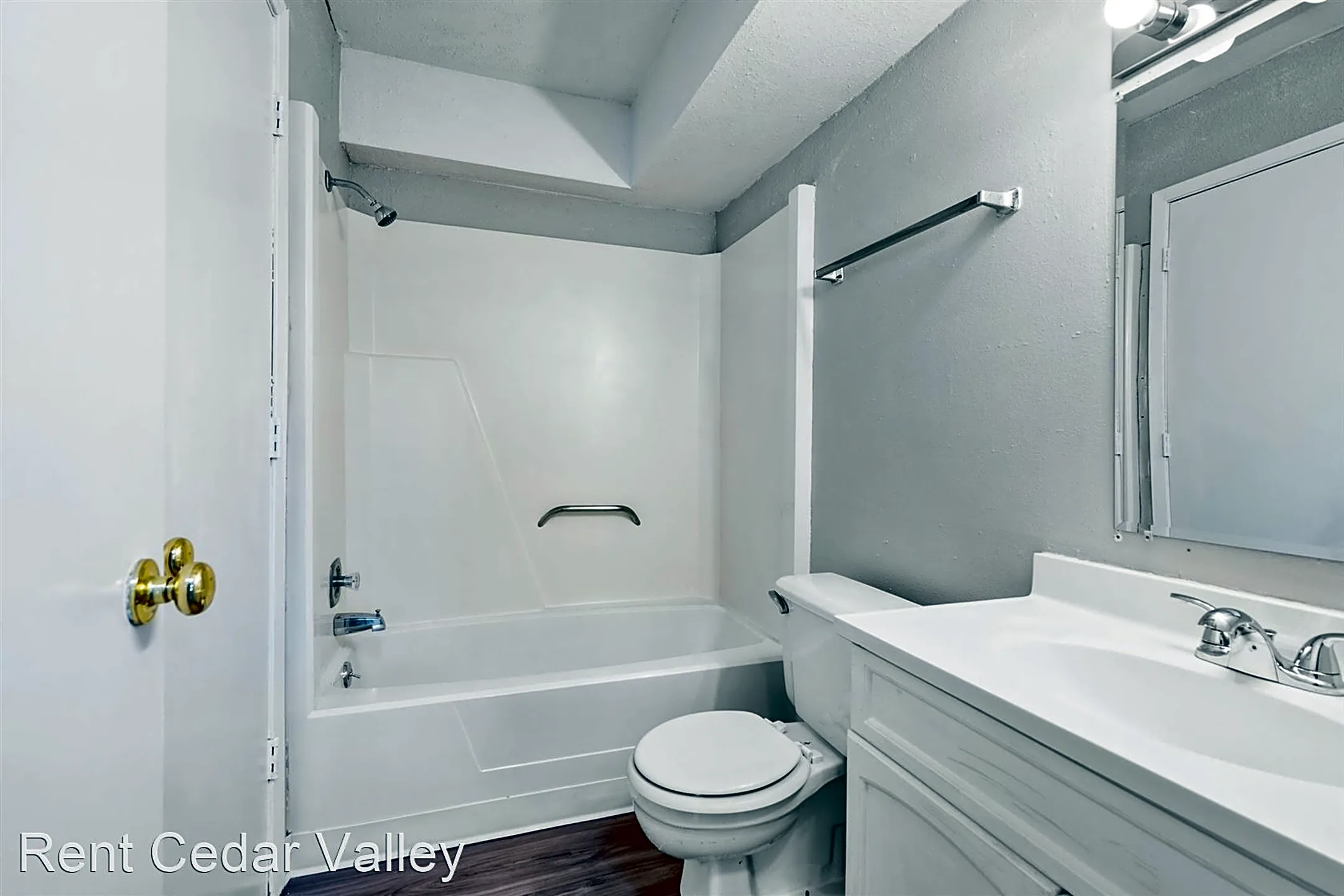 Bathroom - Leavitt Park Apartments - Building 1008 - Waterloo, IA