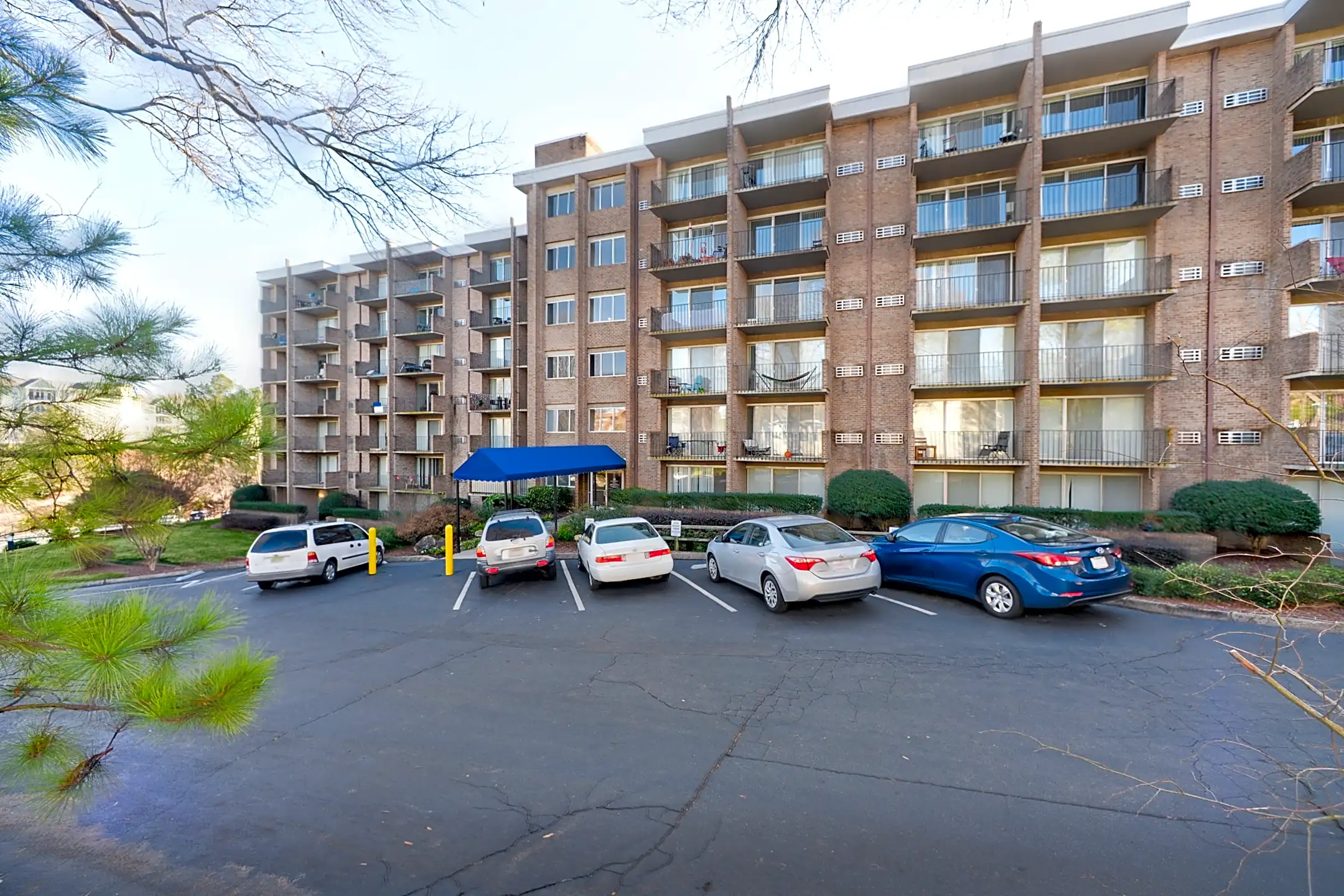 Building - University Apartments - Chapel Hill - PER BED LEASE - Chapel Hill, NC