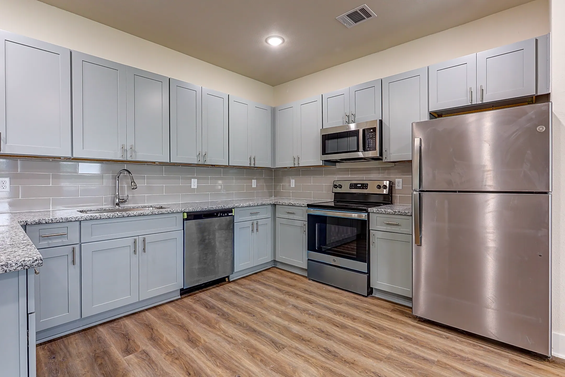 Kitchen - Azul Apartments - The Woodlands - Spring, TX