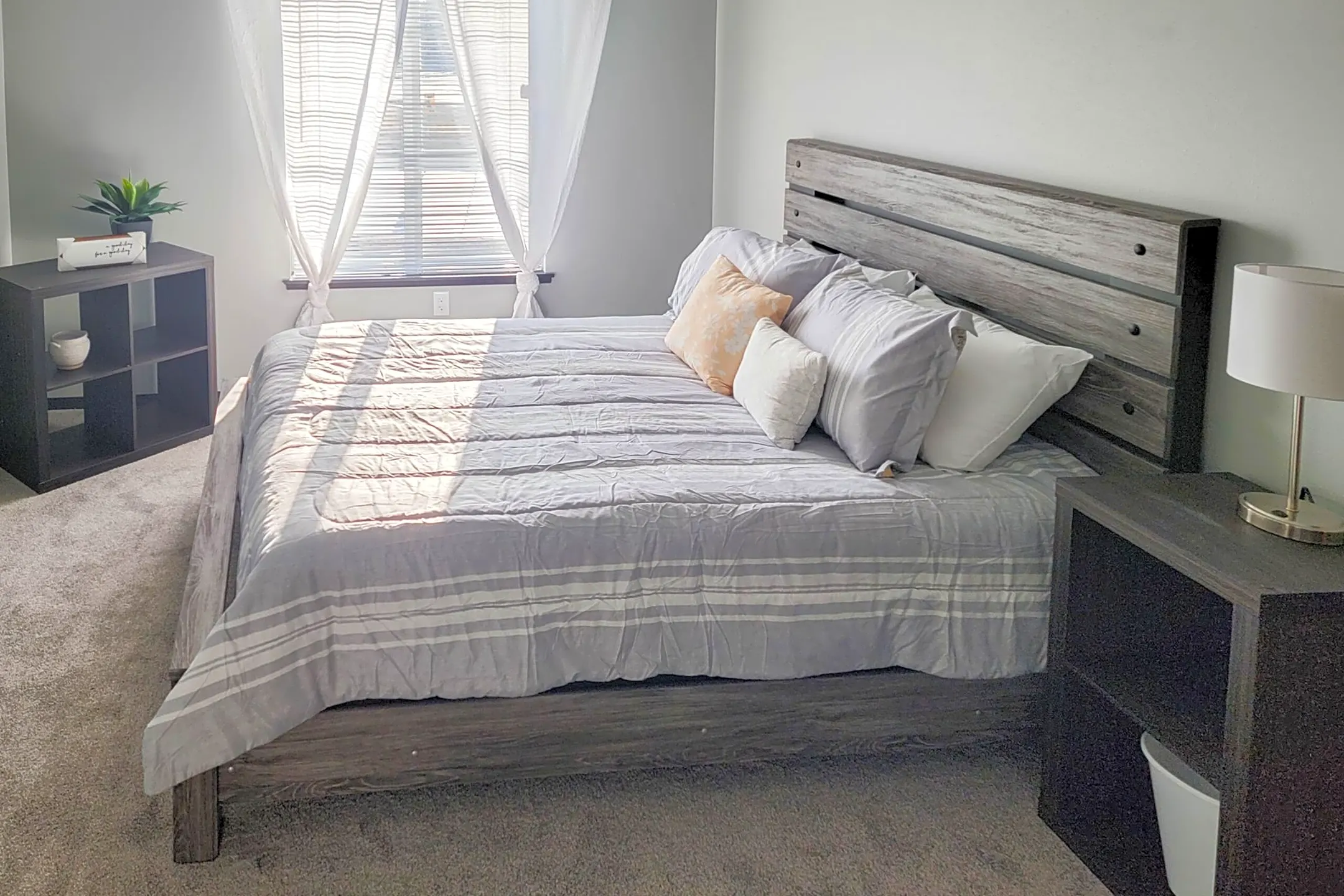 The River Apartments & Townhomes Apartments Mason City, IA 50401