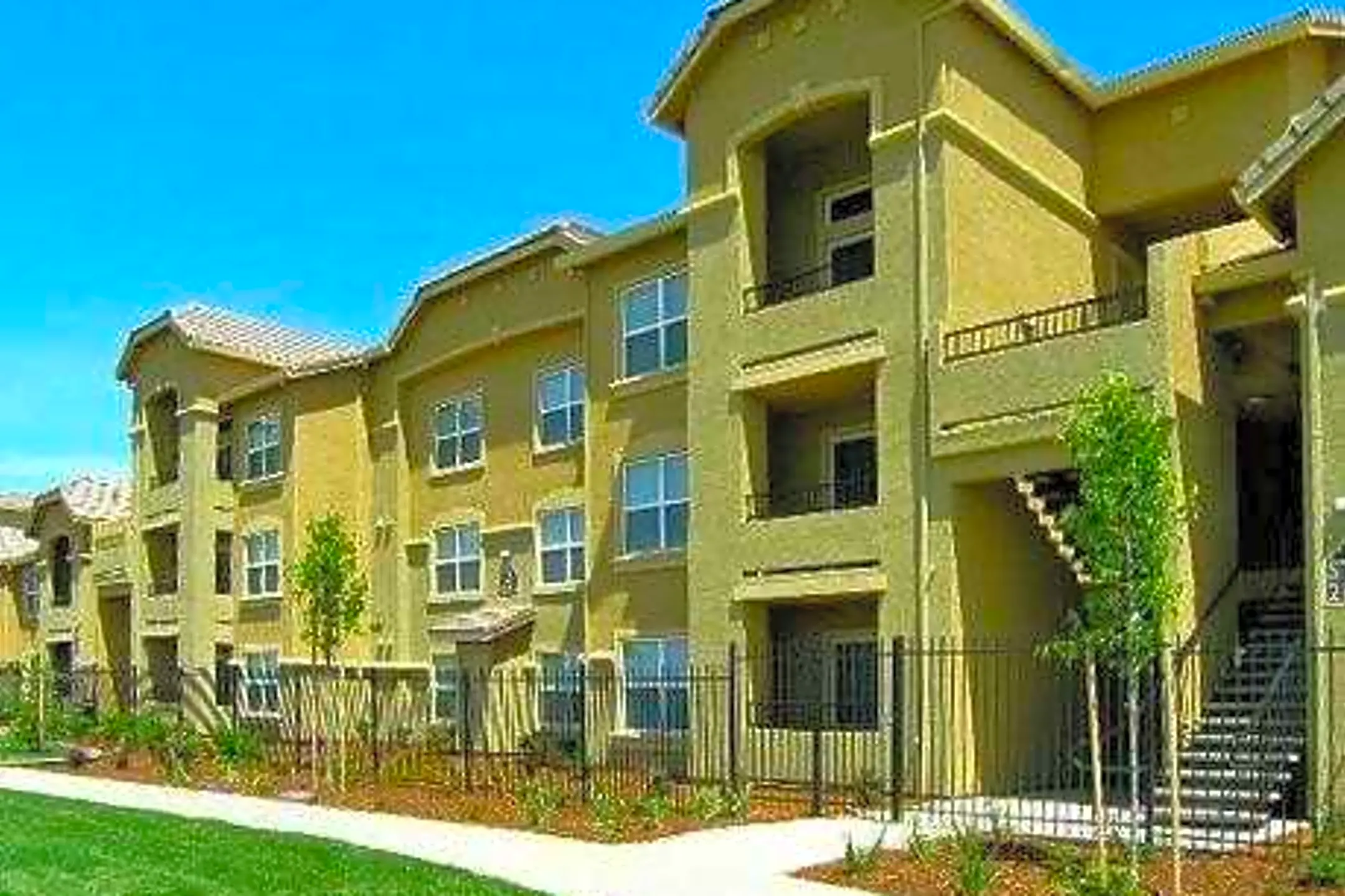 Agave Apartments Elk Grove California