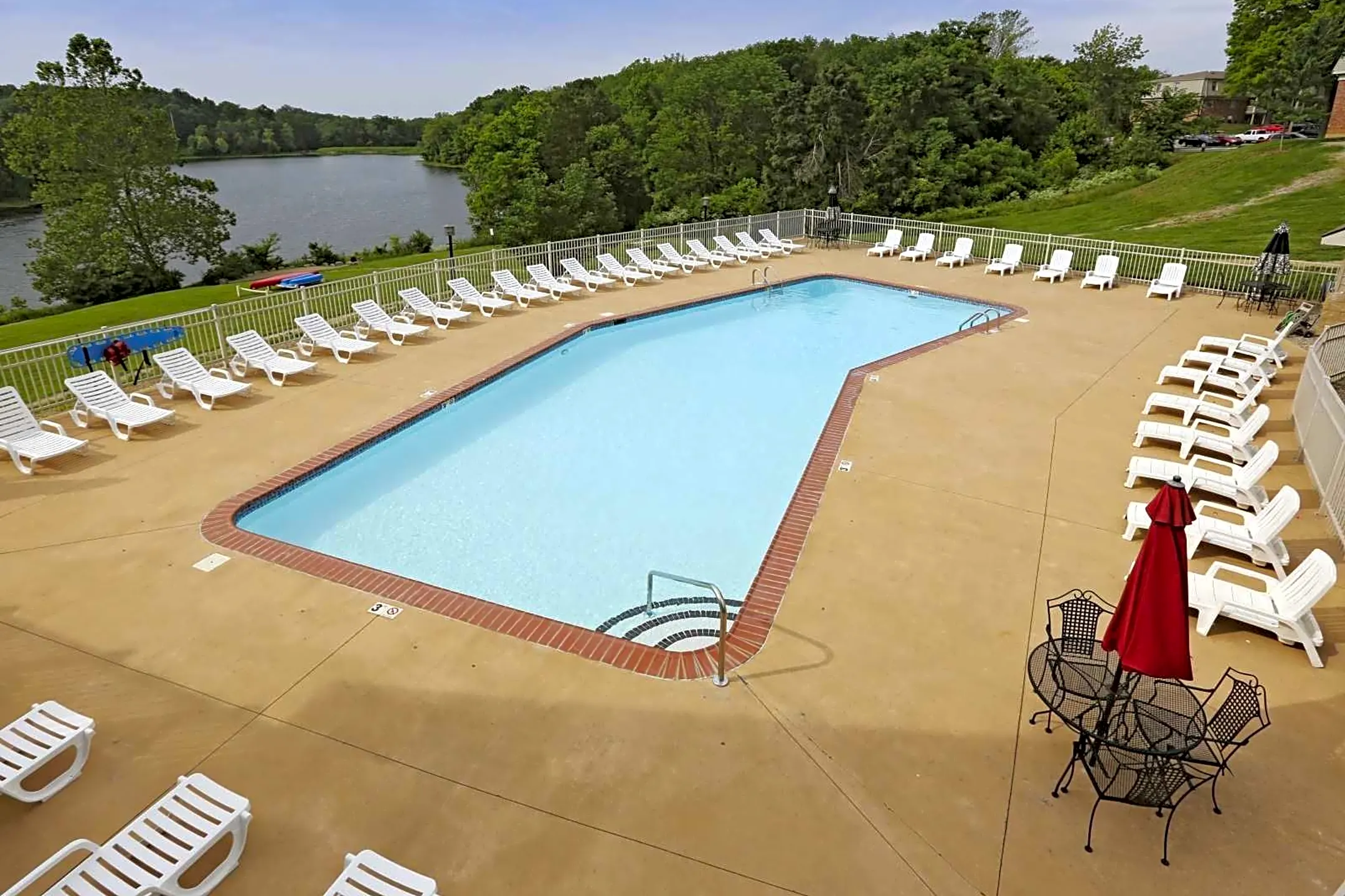 Pool - Park Lake Apartments - Louisville, KY