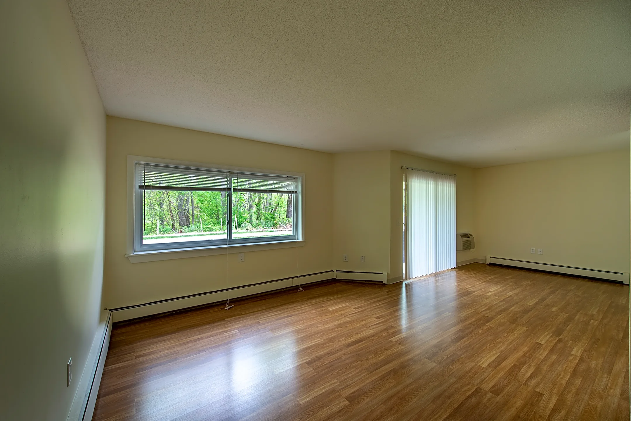 Redwood Hills Apartments Worcester, MA 01604