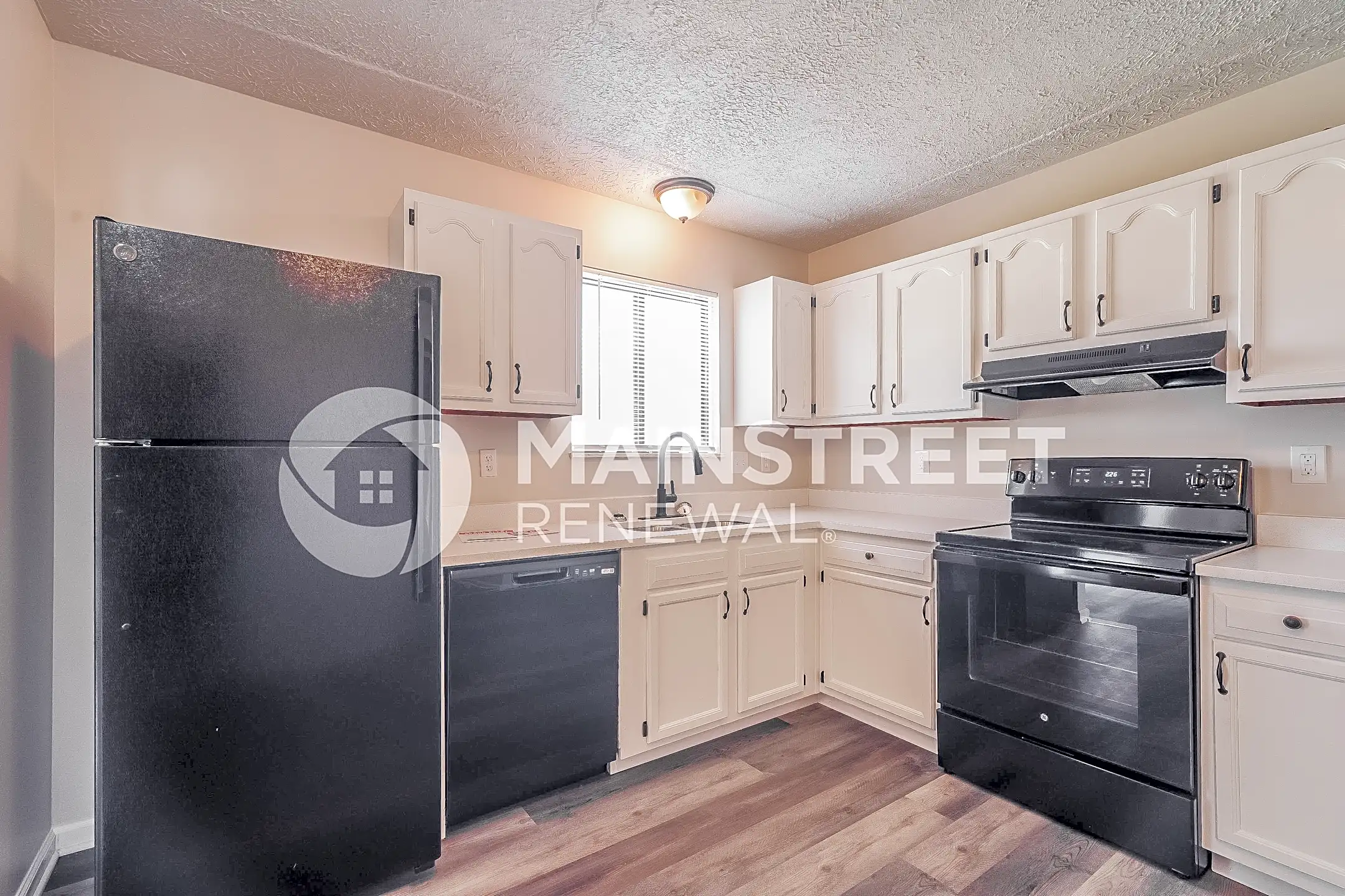 Kitchen - 6944 Bennell Dr - Reynoldsburg, OH