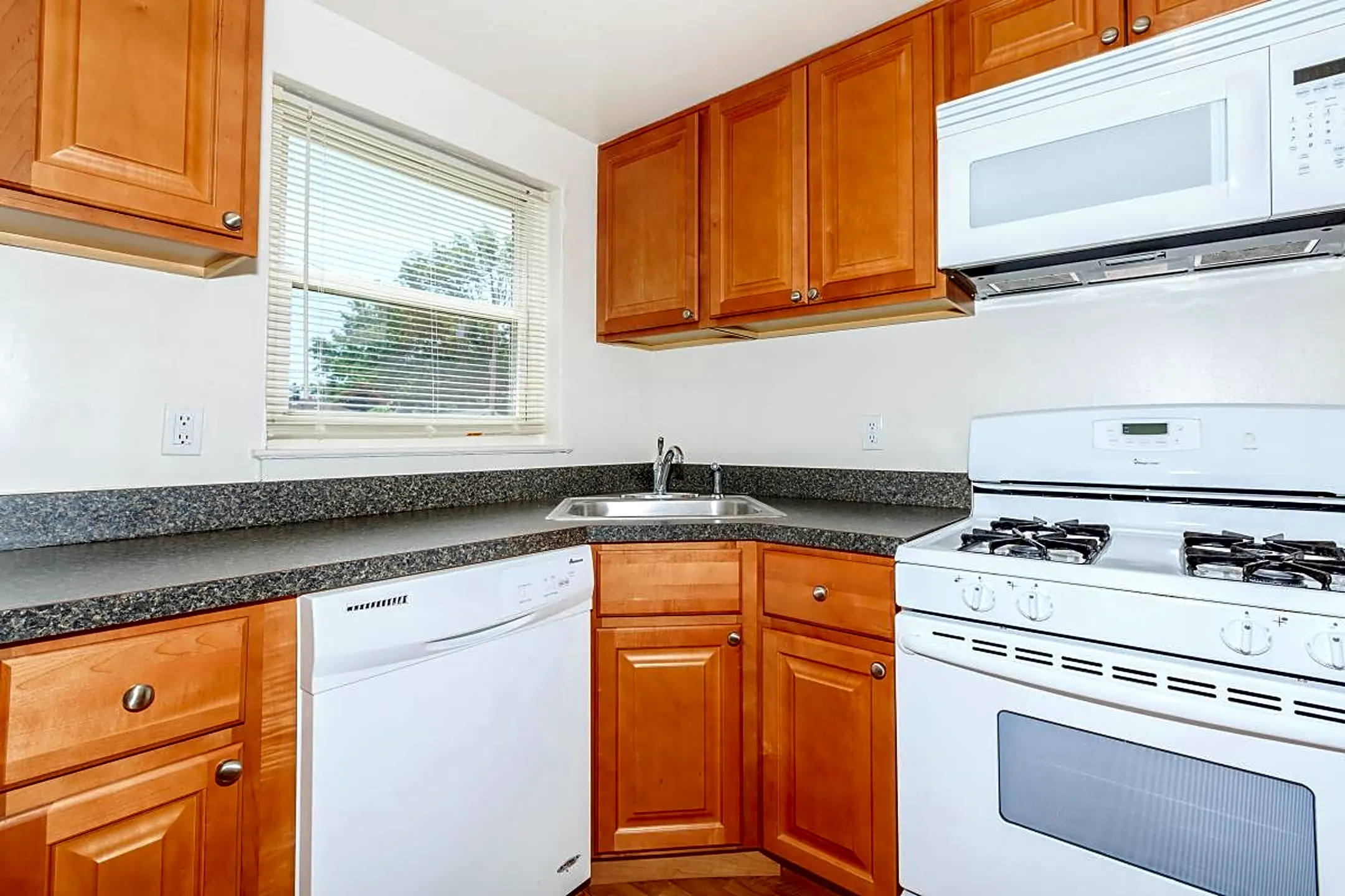 Crestwood Townhomes 21 Picotte Dr Albany, NY Apartments for Rent