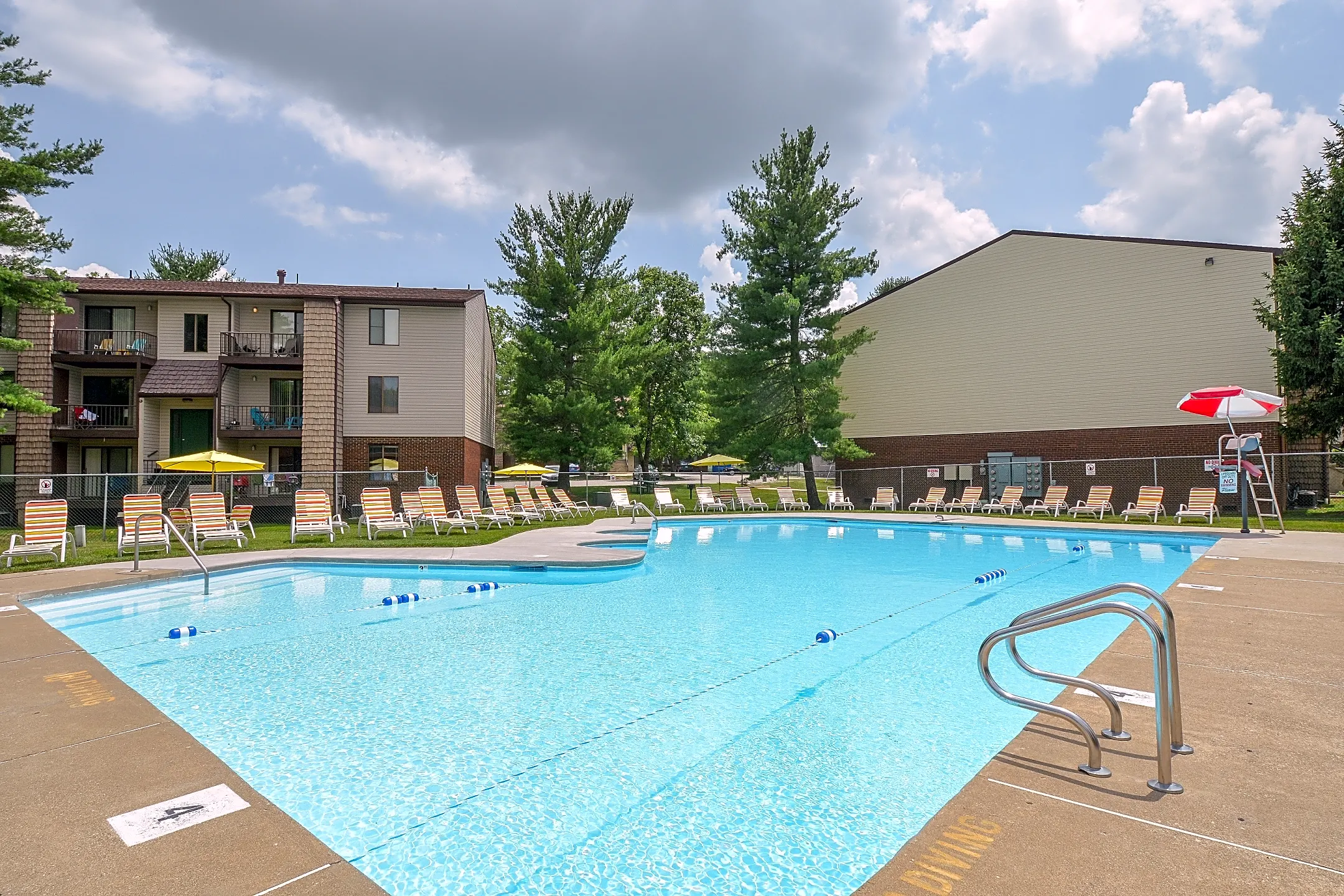 Country Club Apartments - Huntington, WV 25705