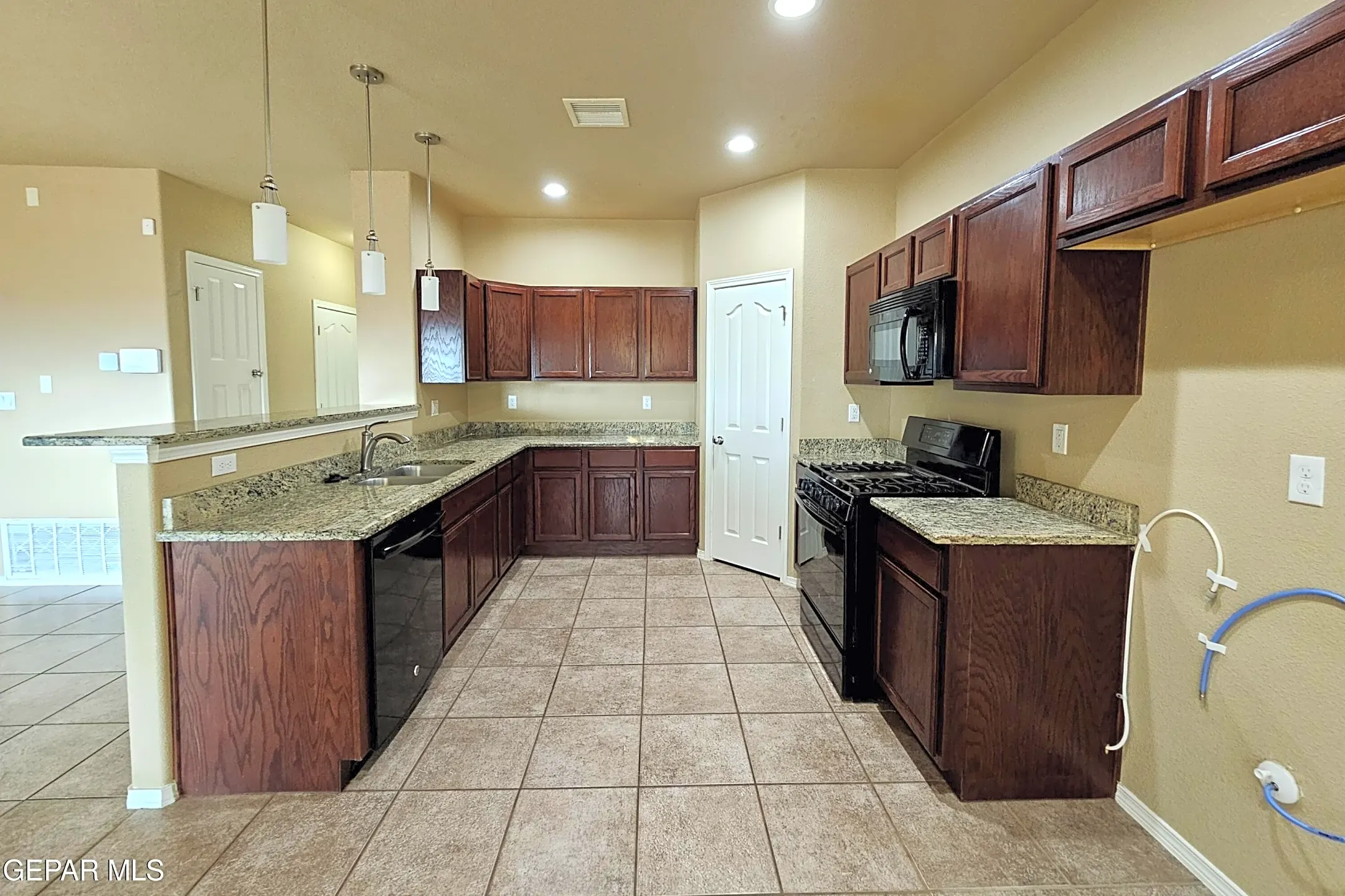 Kitchen - 12185 Copper Valley Ln - El Paso, TX