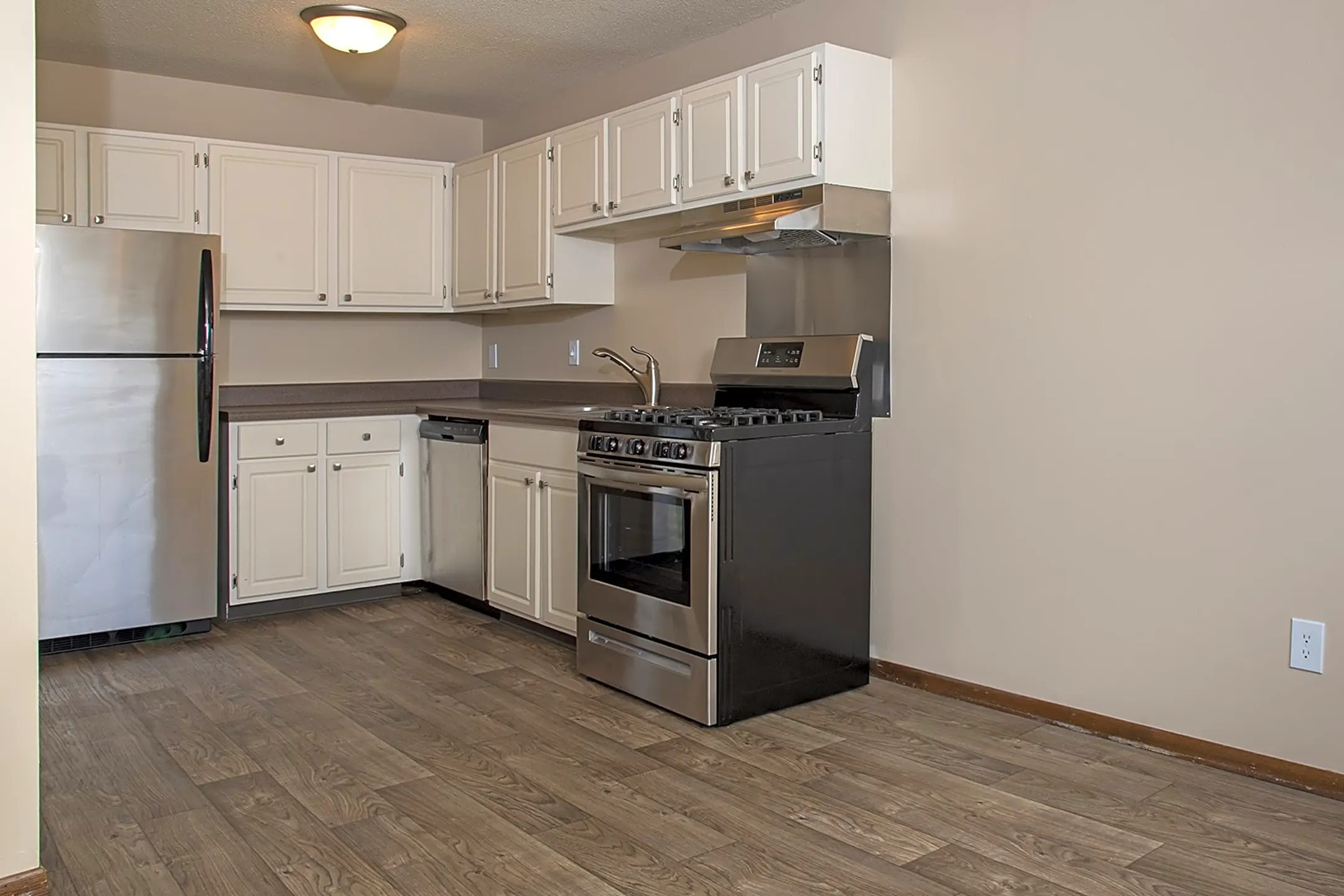 Kitchen - Palisades Apartments - Roseville, MN