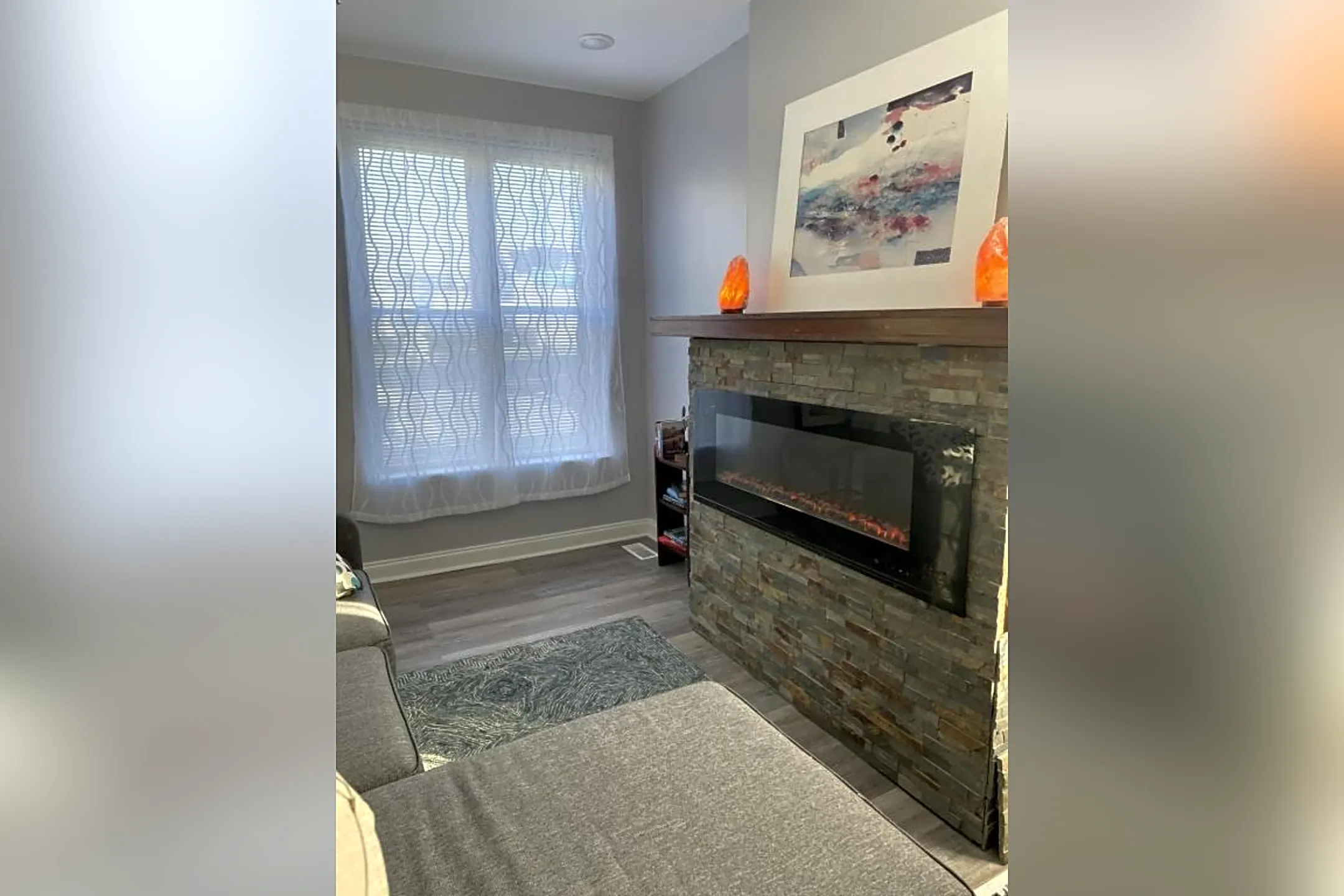 Living Room - 877 Heyl Ave - Columbus, OH
