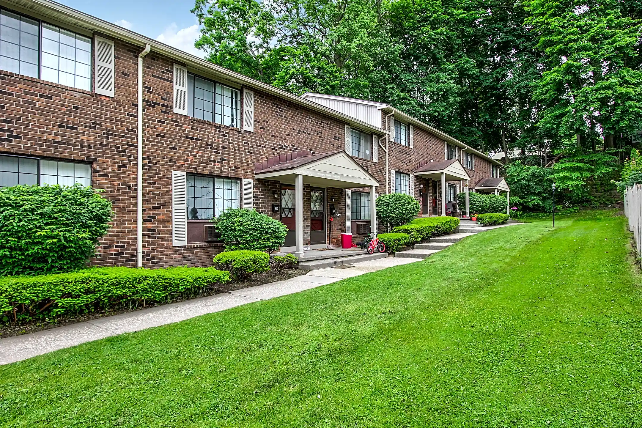 Valley Brook Townhomes 4 Valley Brook Cir Rochester, NY Townhomes