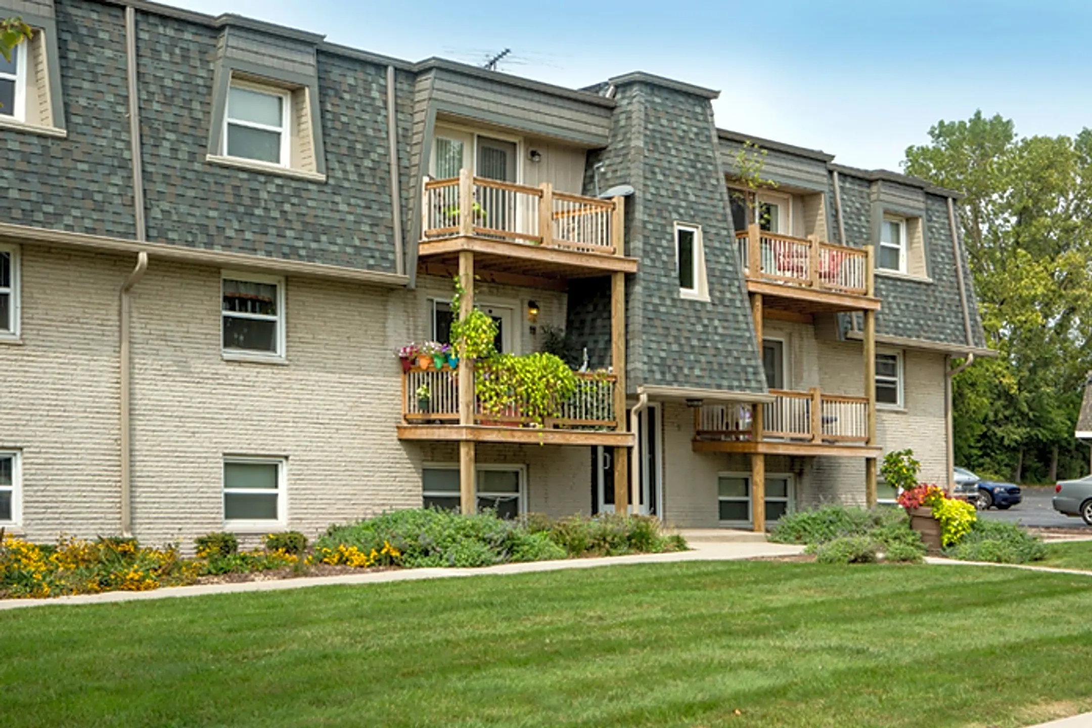 View Pointe Apartments - Valparaiso, IN 46383