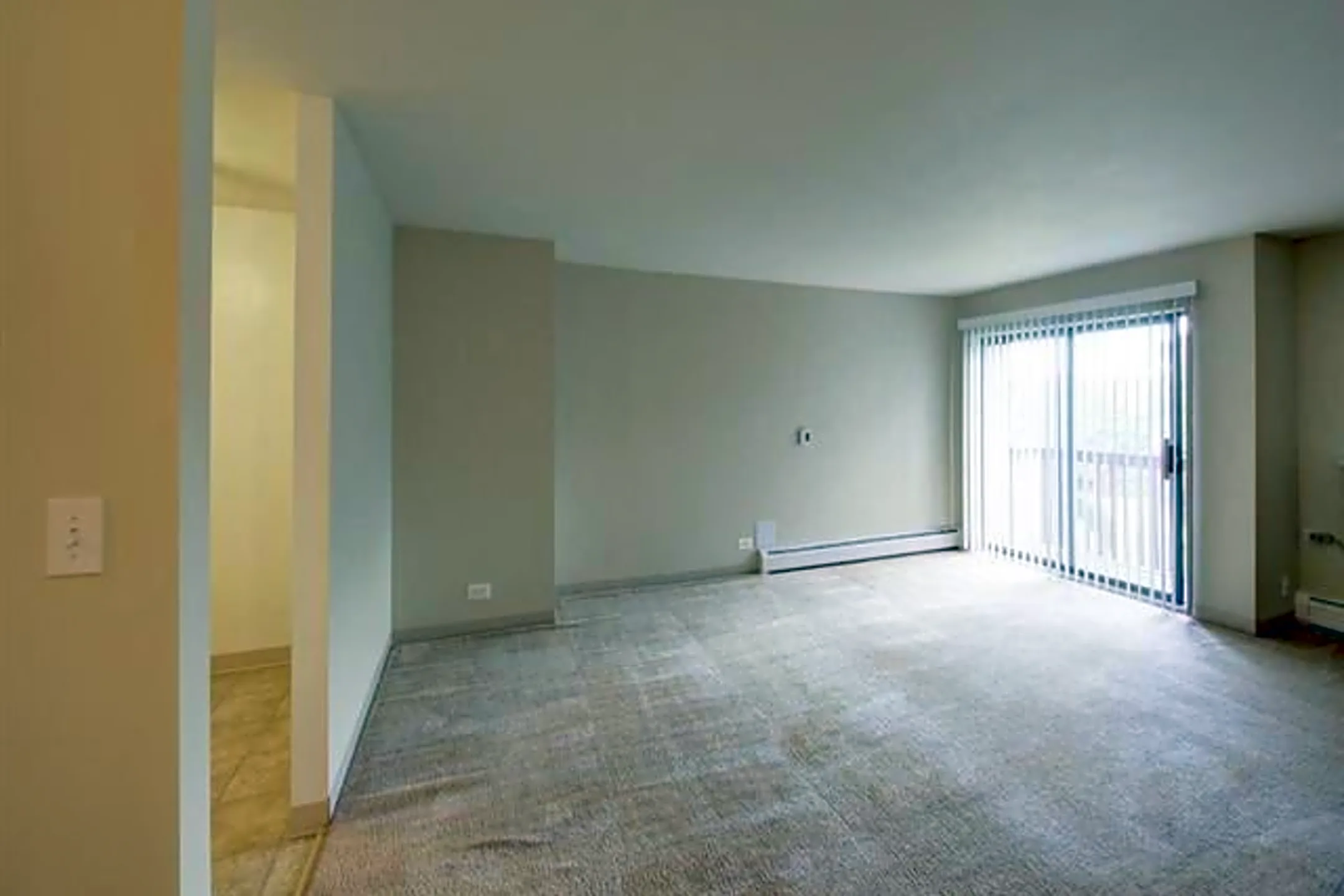 Rosewood Apartments Round Lake, IL 60073