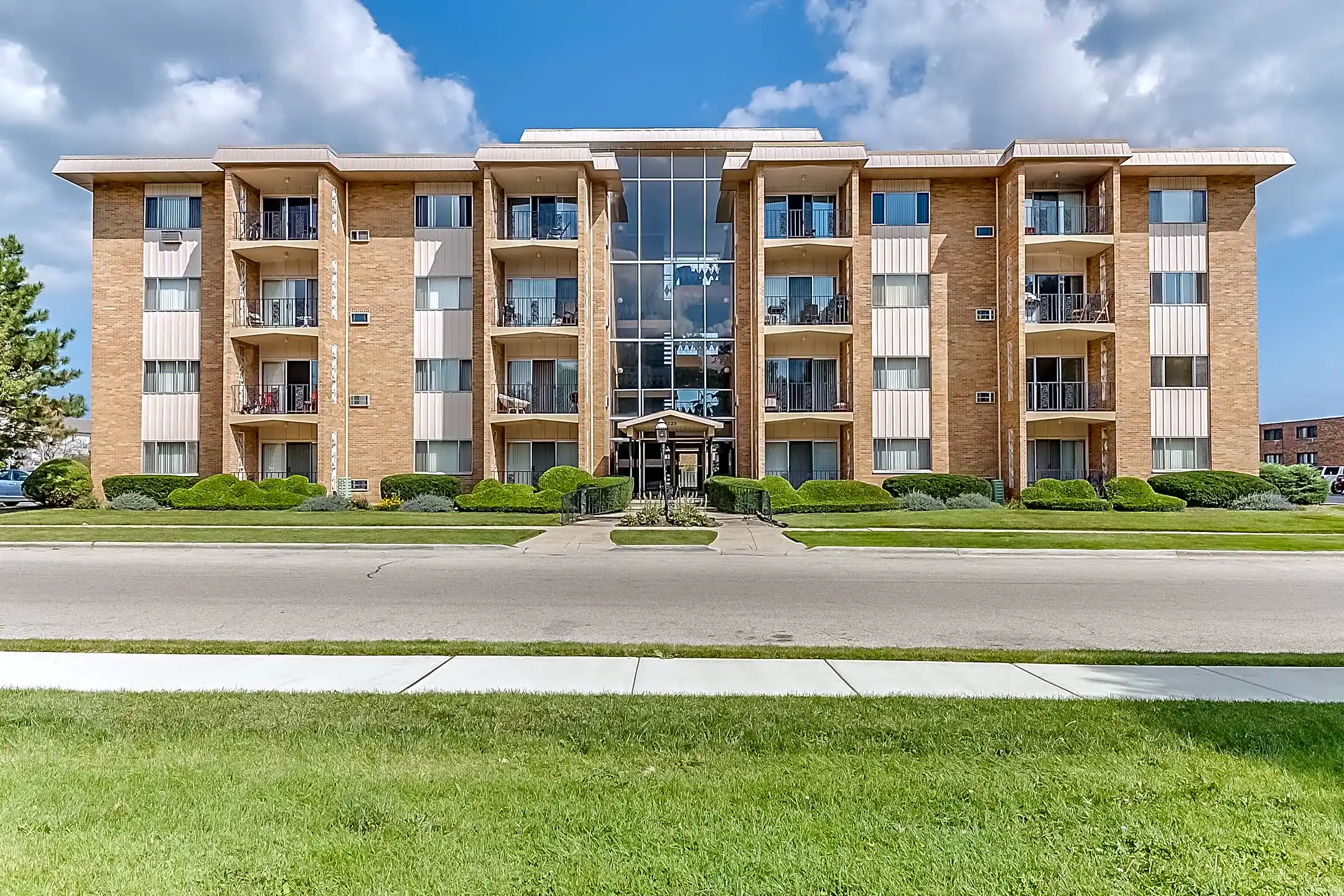 Imperial Tower Apartments 805 Baldwin Ave Waukegan, IL Apartments