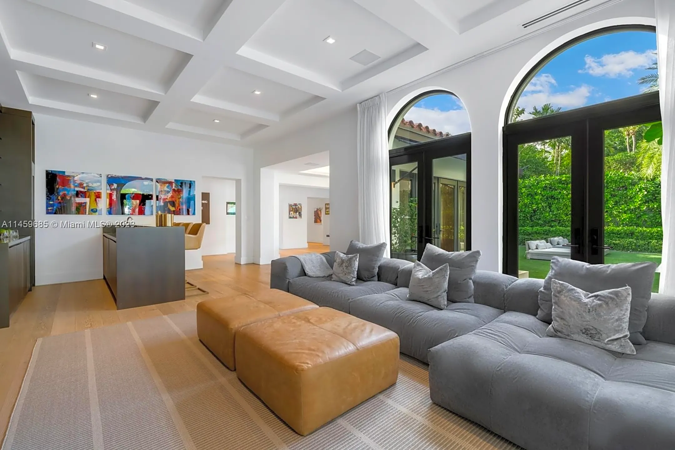 Living Room - 1221 W 48th St - Miami Beach, FL