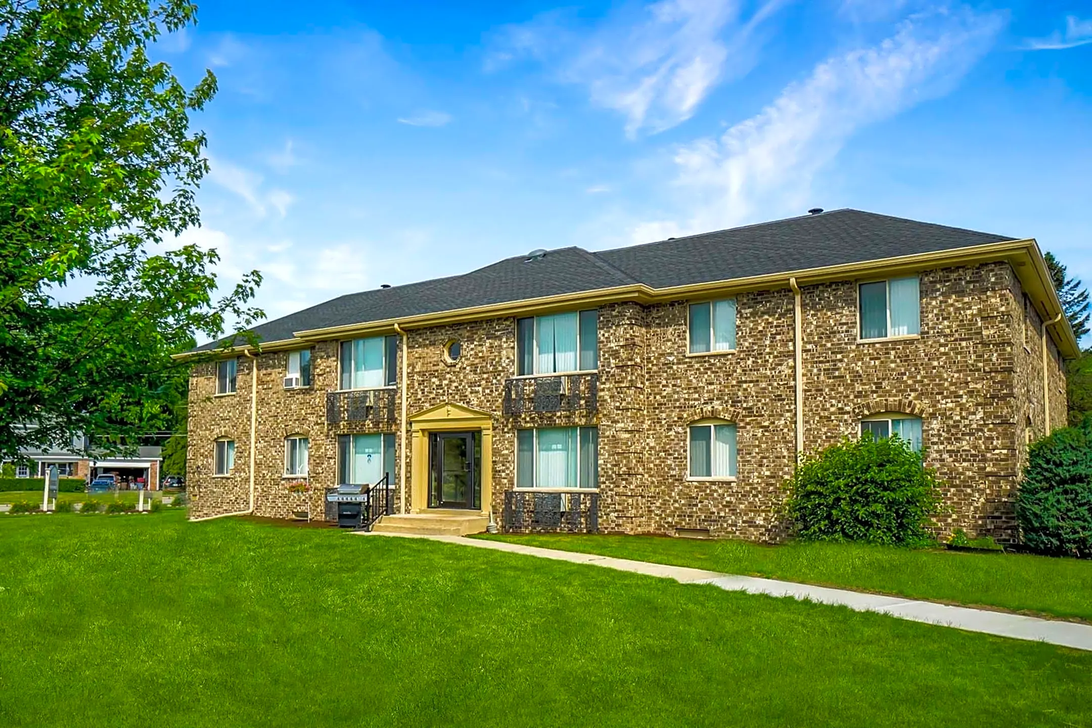 Stone Point Apartments - Menomonee Falls, WI 53051