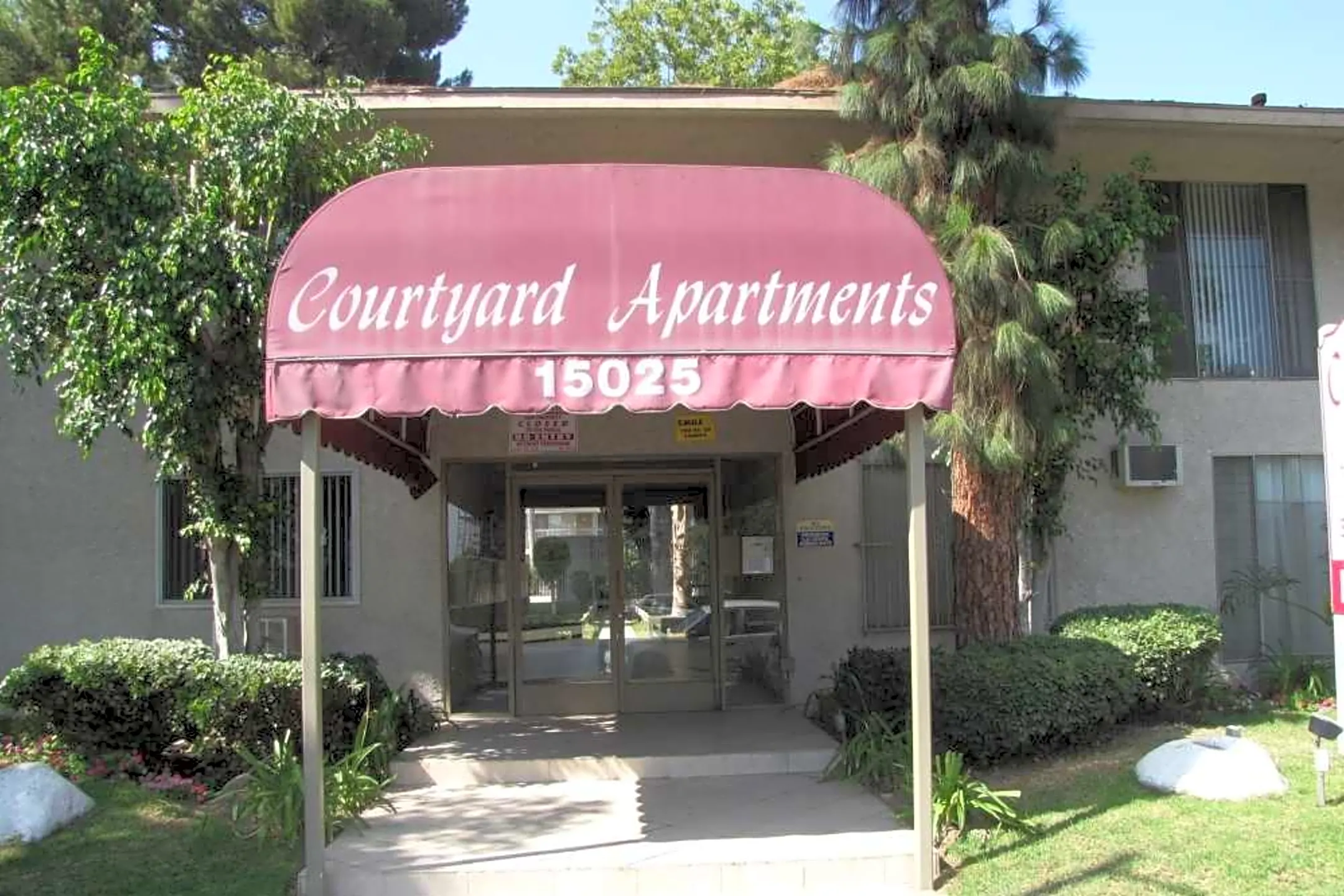 Courtyard Apartments Van Nuys