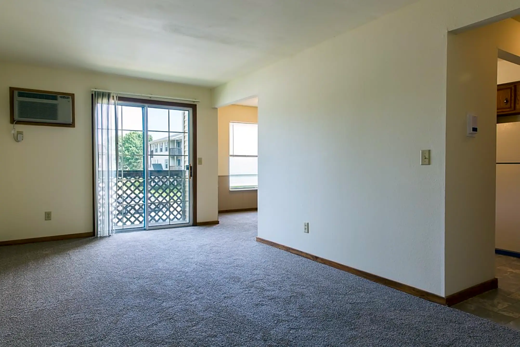 Living Room - Woodfield Apartments - Grand Rapids, MI