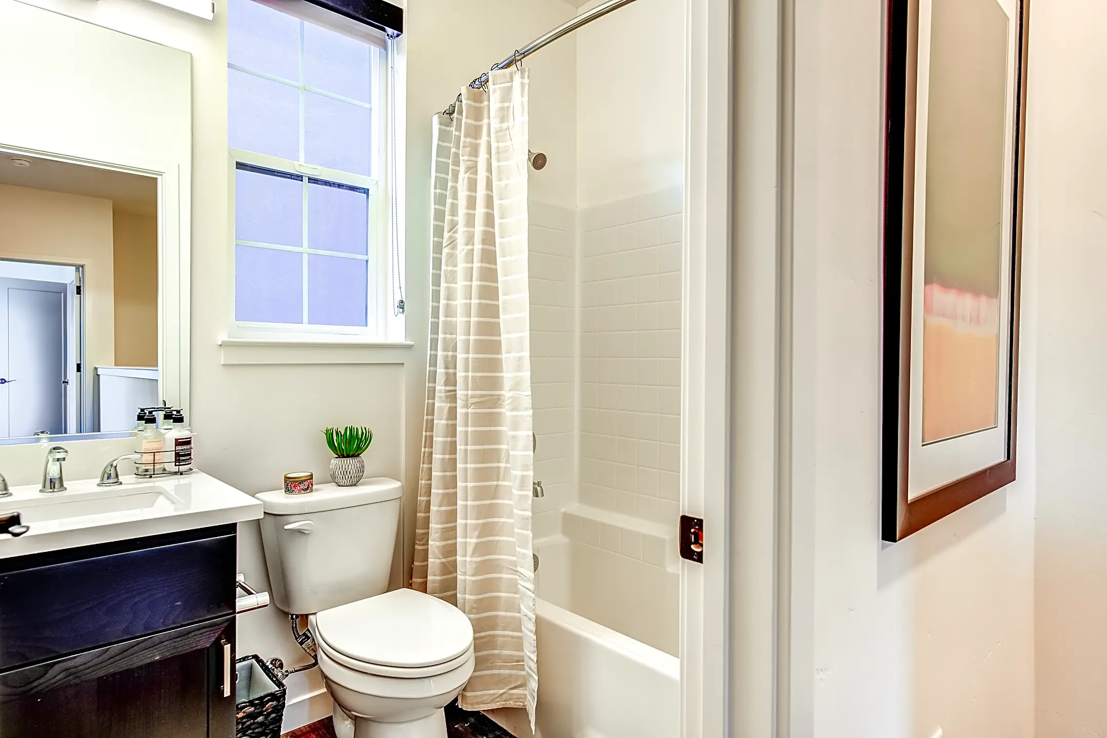 Angelino Luxury Apartment Homes 945 48th St Sacramento, CA