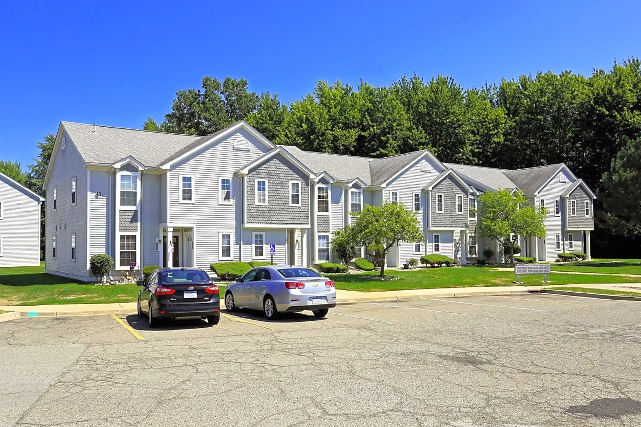 Oakview Square Apartments 50440 Oakview Dr Chesterfield, MI