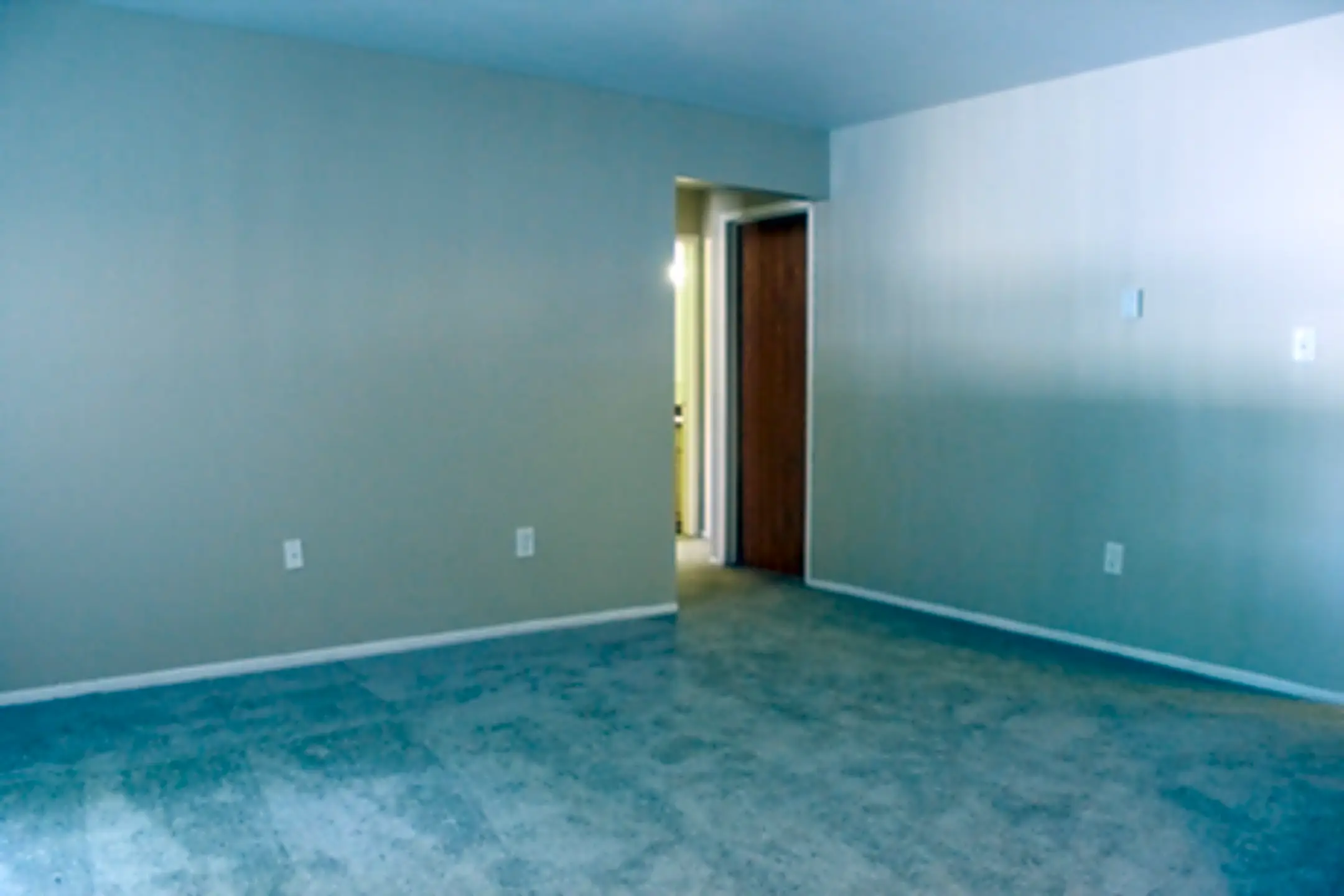 Tuscan Shores Apartments 30711 Quinkert St Roseville, MI Apartments