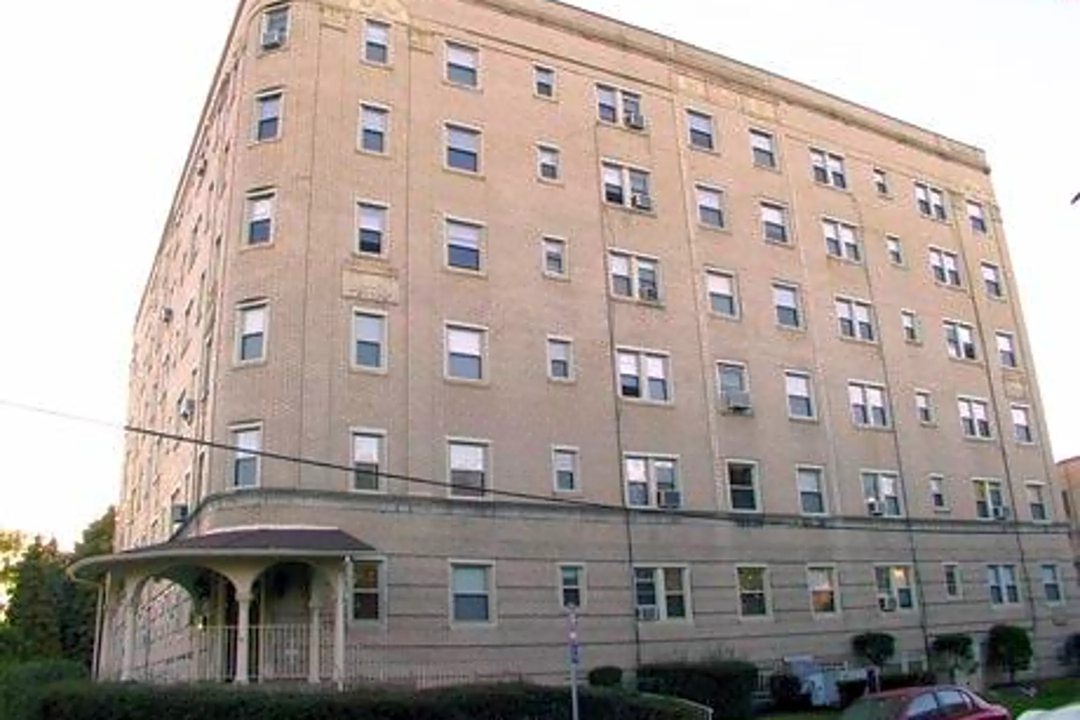 Frontenac Apartments 490 S Highland Ave Pittsburgh, PA Apartments