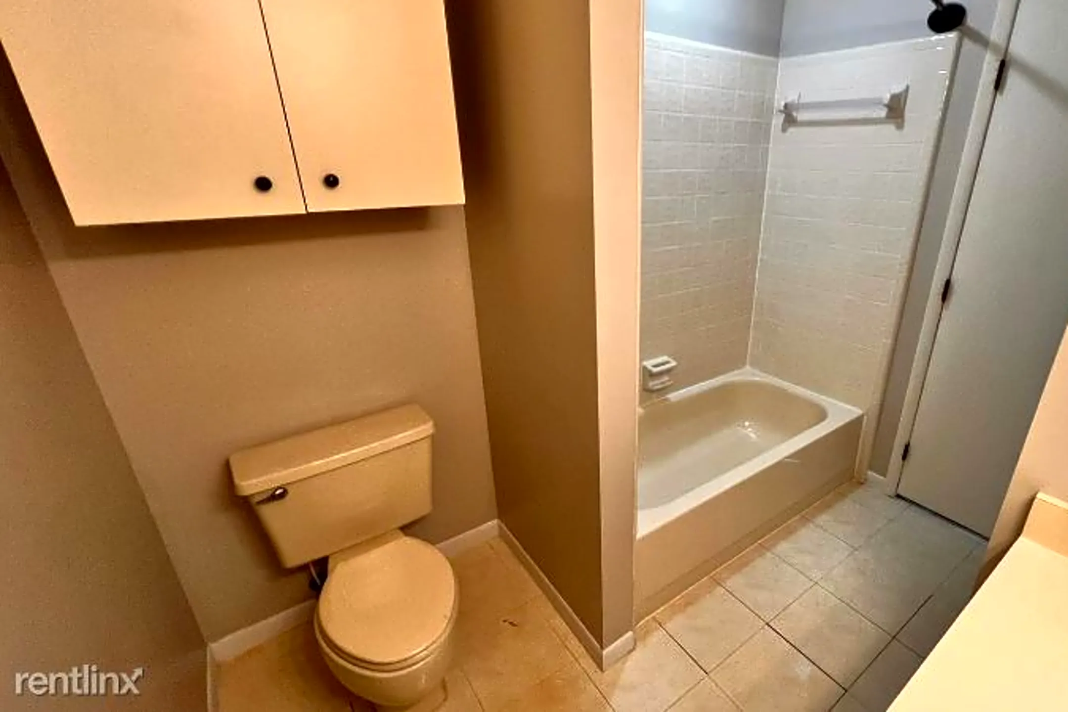 Bathroom - 1880 N Crystal Lake Dr - Lakeland, FL