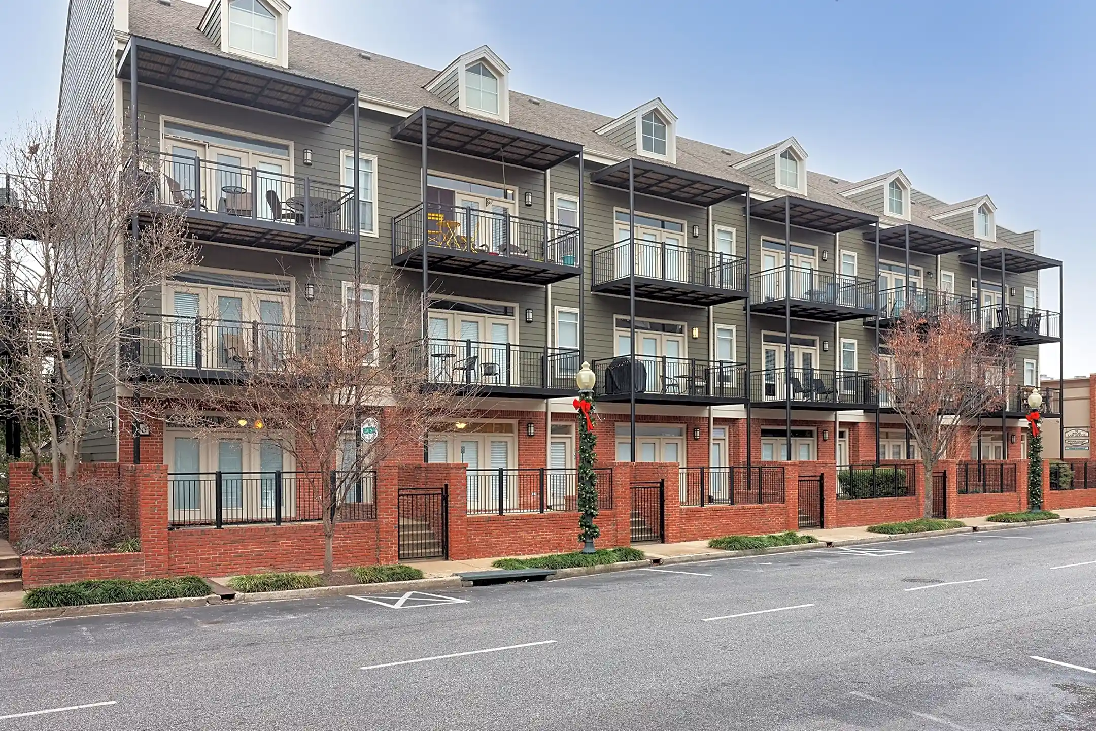 Island Park and Harbor Town Square Memphis, TN 38103