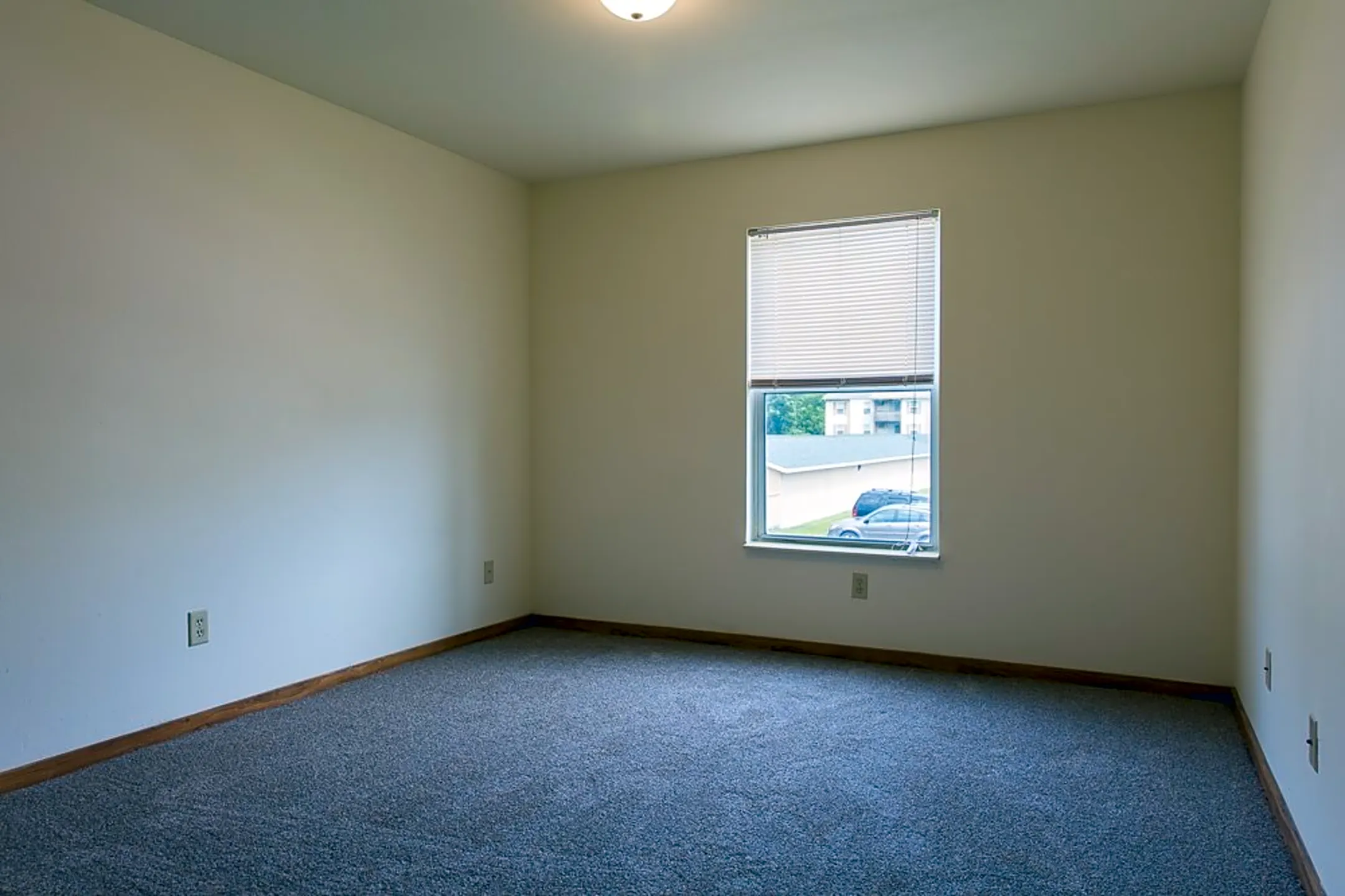 Bedroom - Woodfield Apartments - Grand Rapids, MI