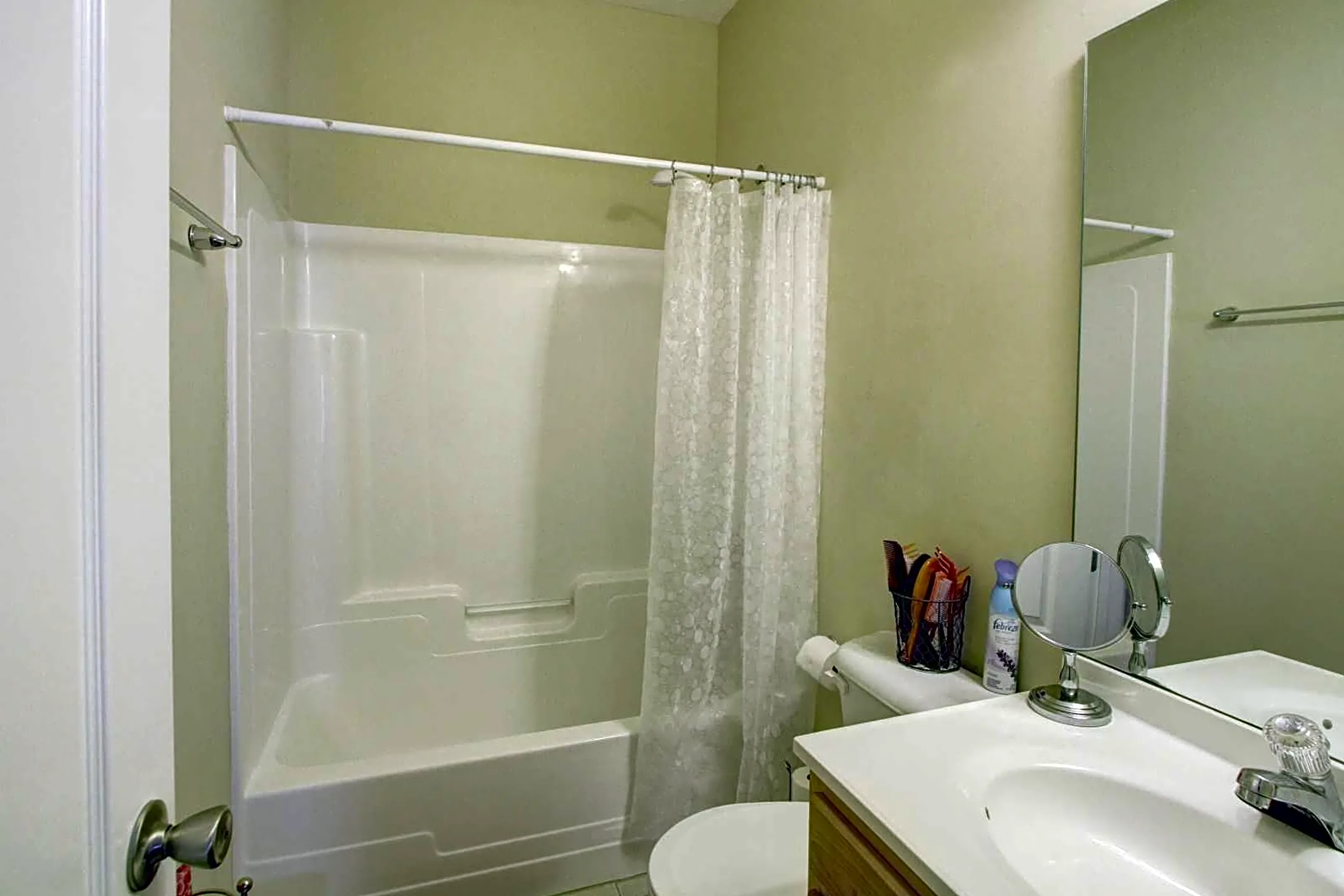 Bathroom - Pin Oak Villas of Kentucky - Radcliff, KY